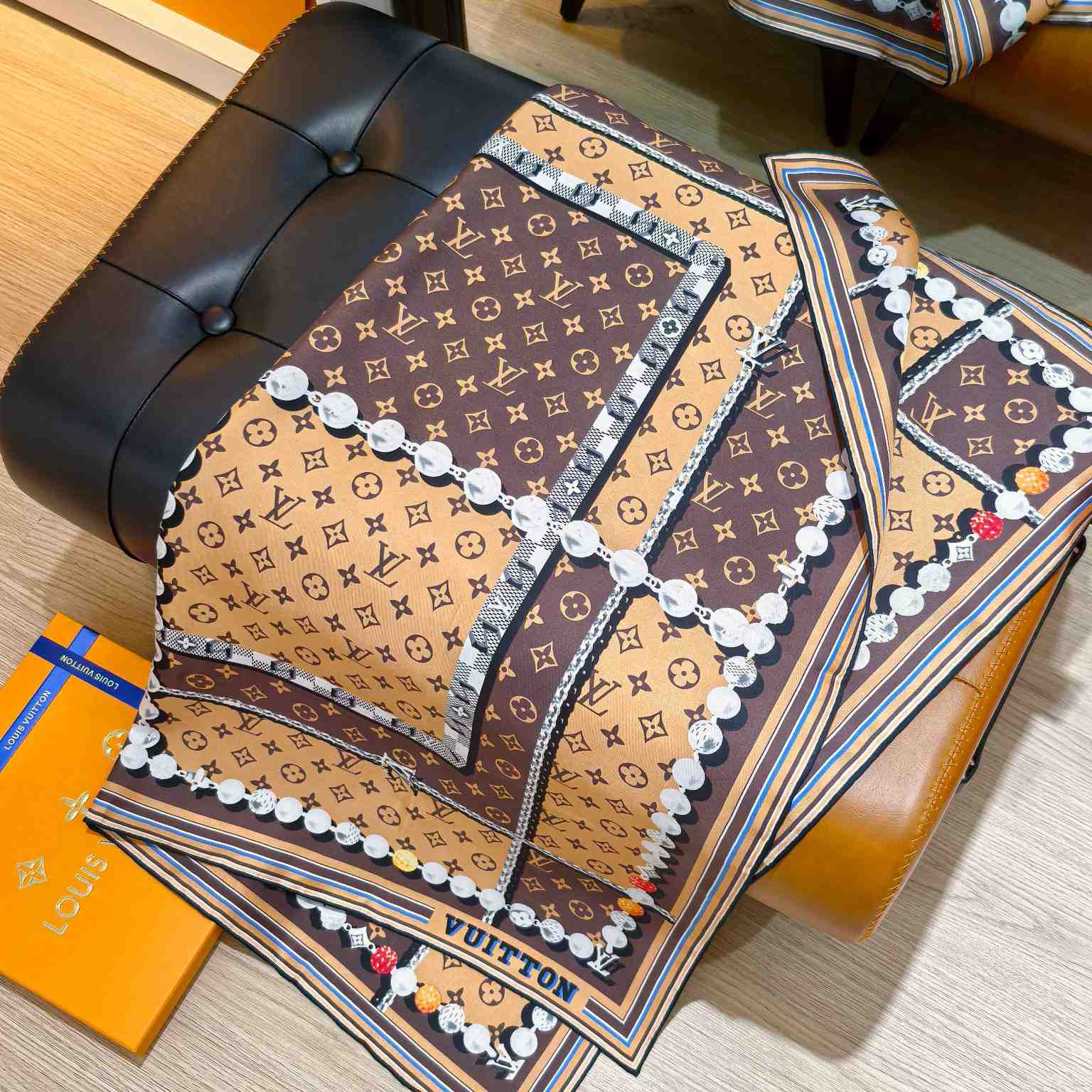 Louis Vuitton Dandy Monogram Silk Square   M94848 - DesignerGu