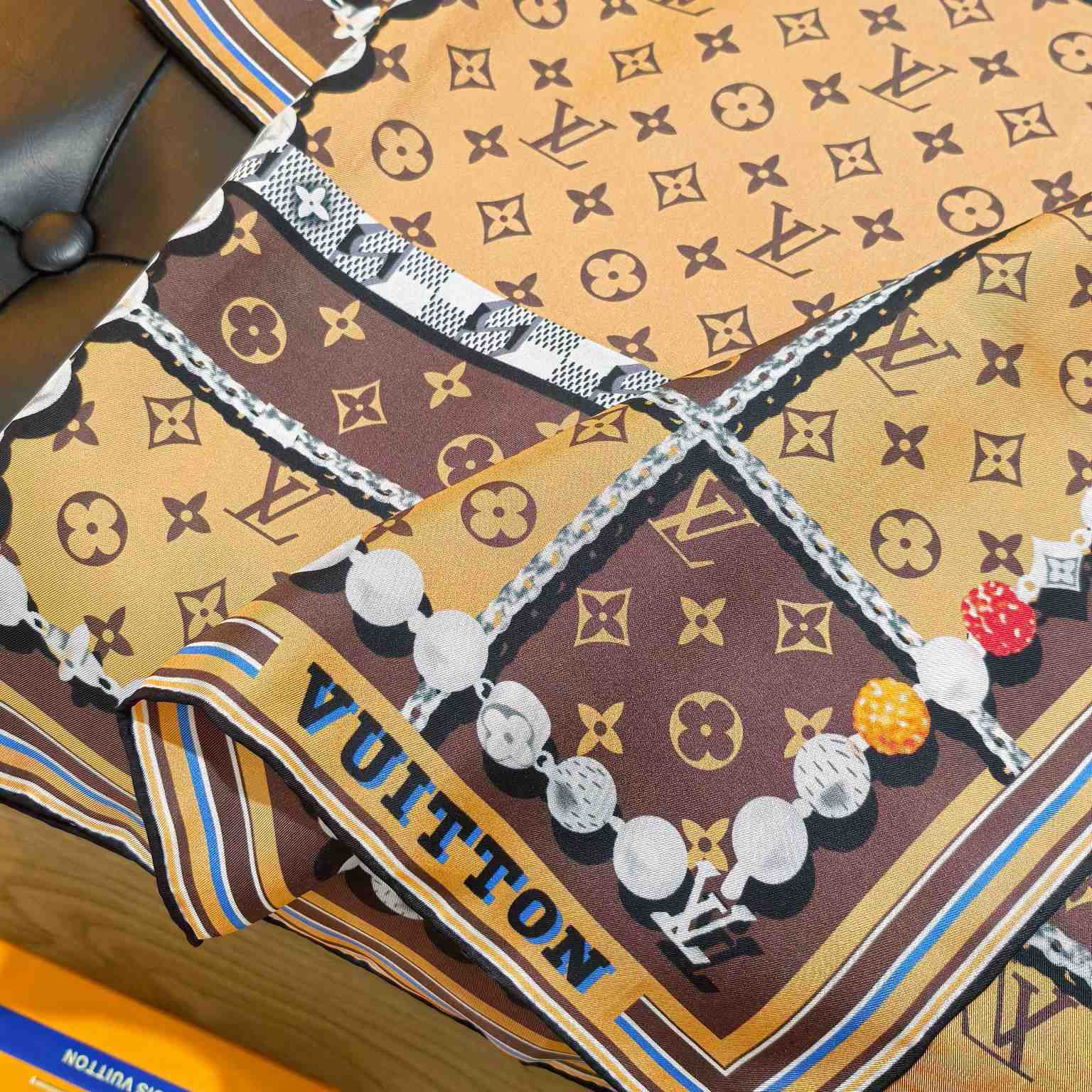 Louis Vuitton Dandy Monogram Silk Square   M94848 - DesignerGu