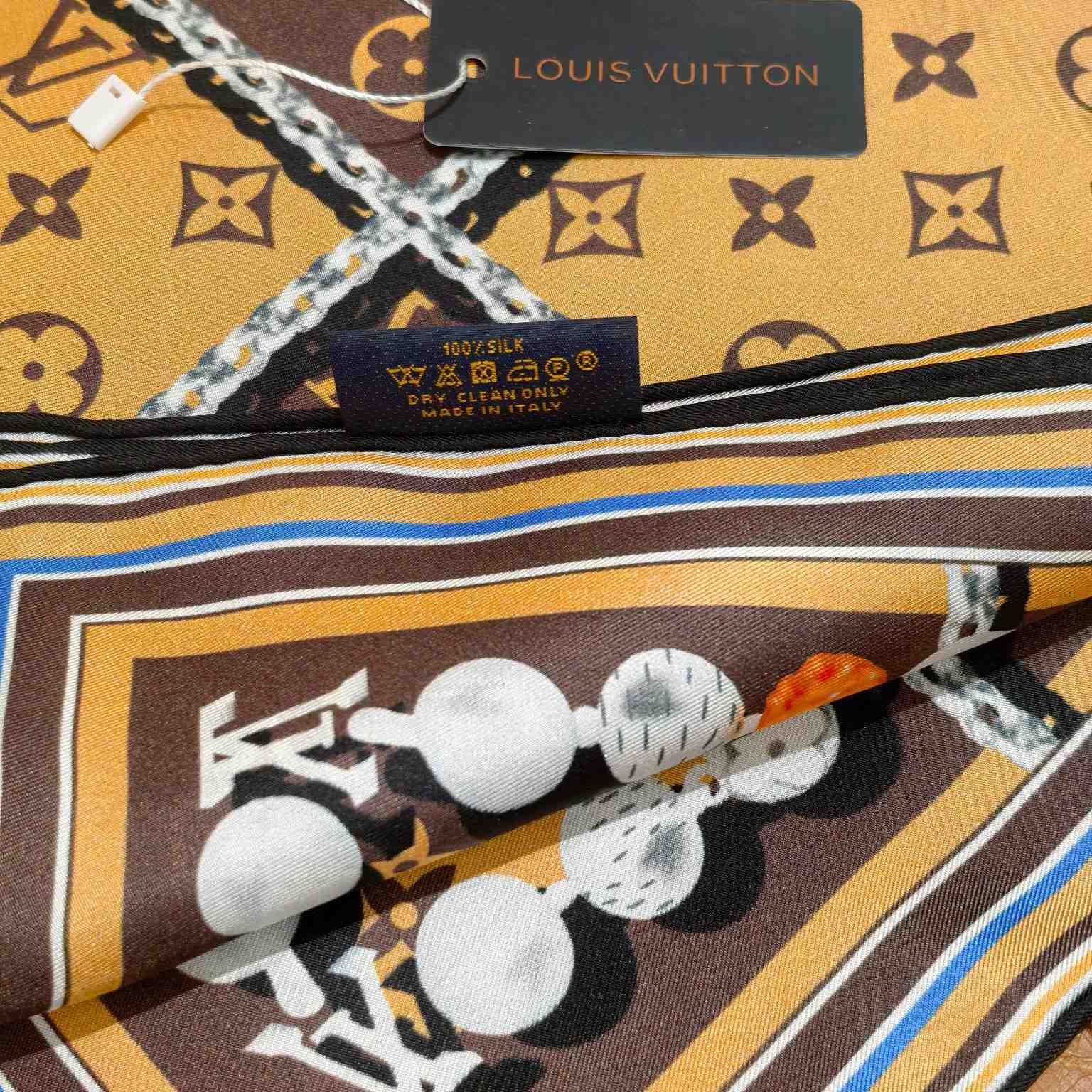 Louis Vuitton Dandy Monogram Silk Square   M94848 - DesignerGu