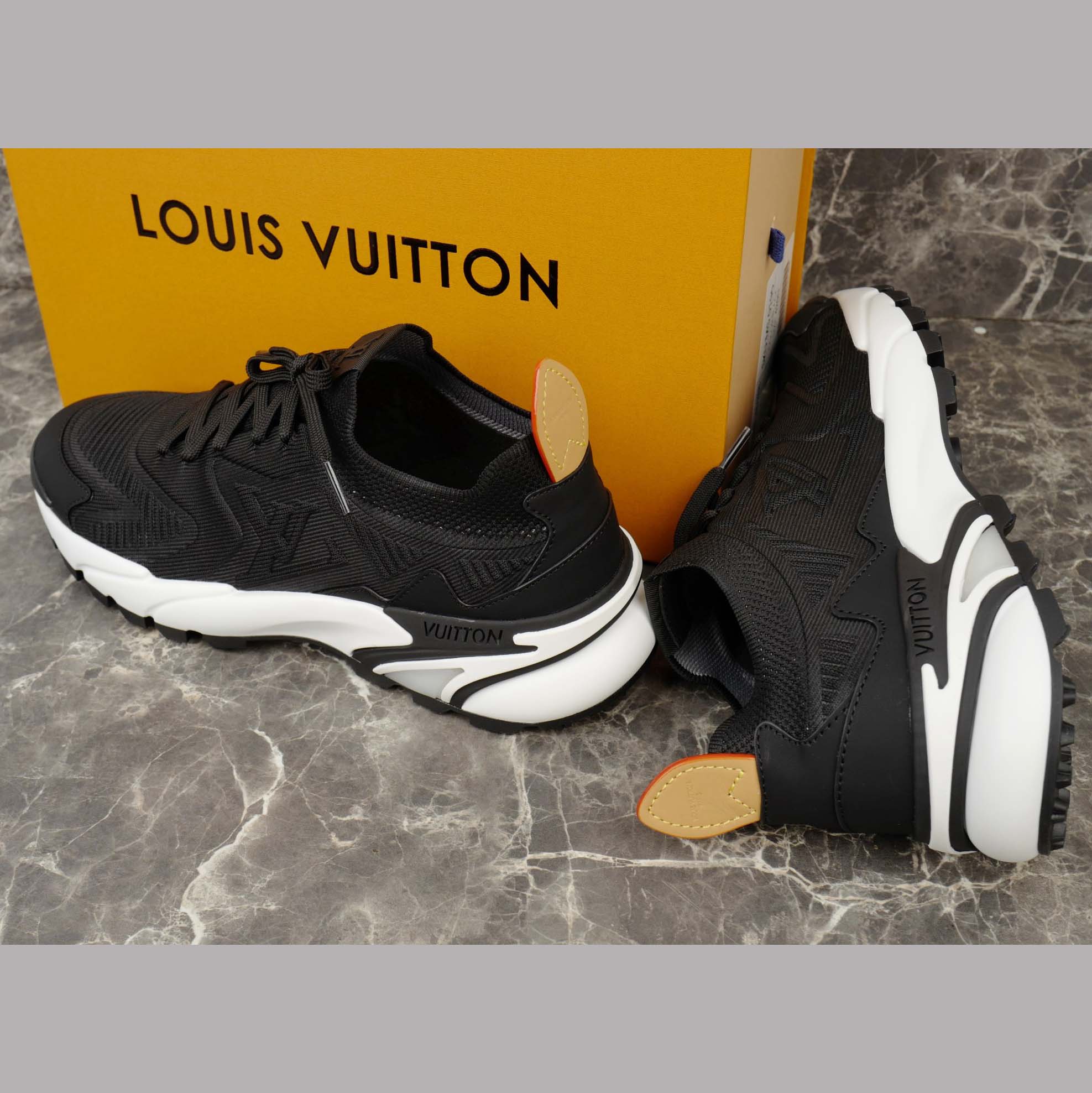 Louis Vuitton LV Runner Tatic Sneaker   1AILIU - DesignerGu