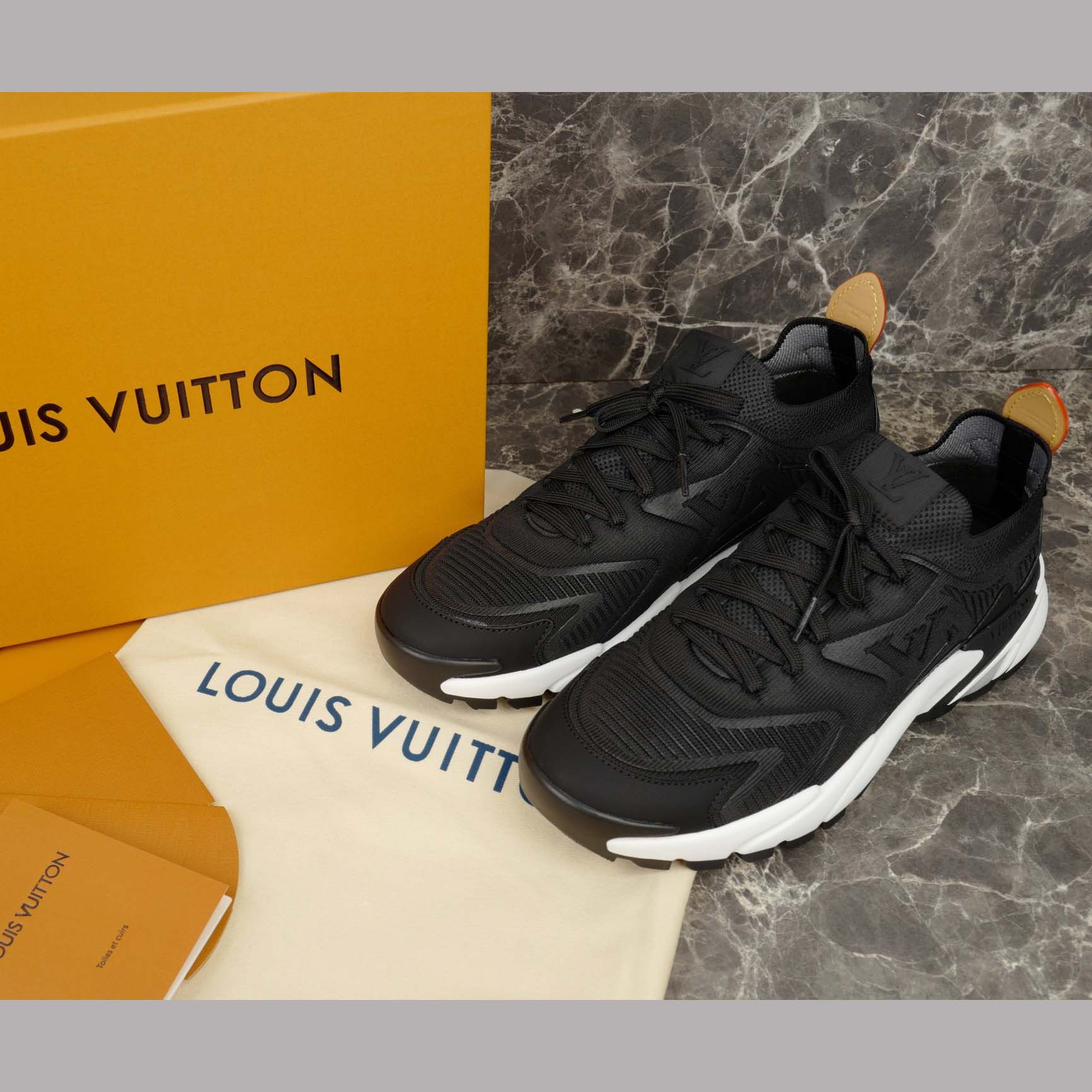 Louis Vuitton LV Runner Tatic Sneaker   1AILIU - DesignerGu