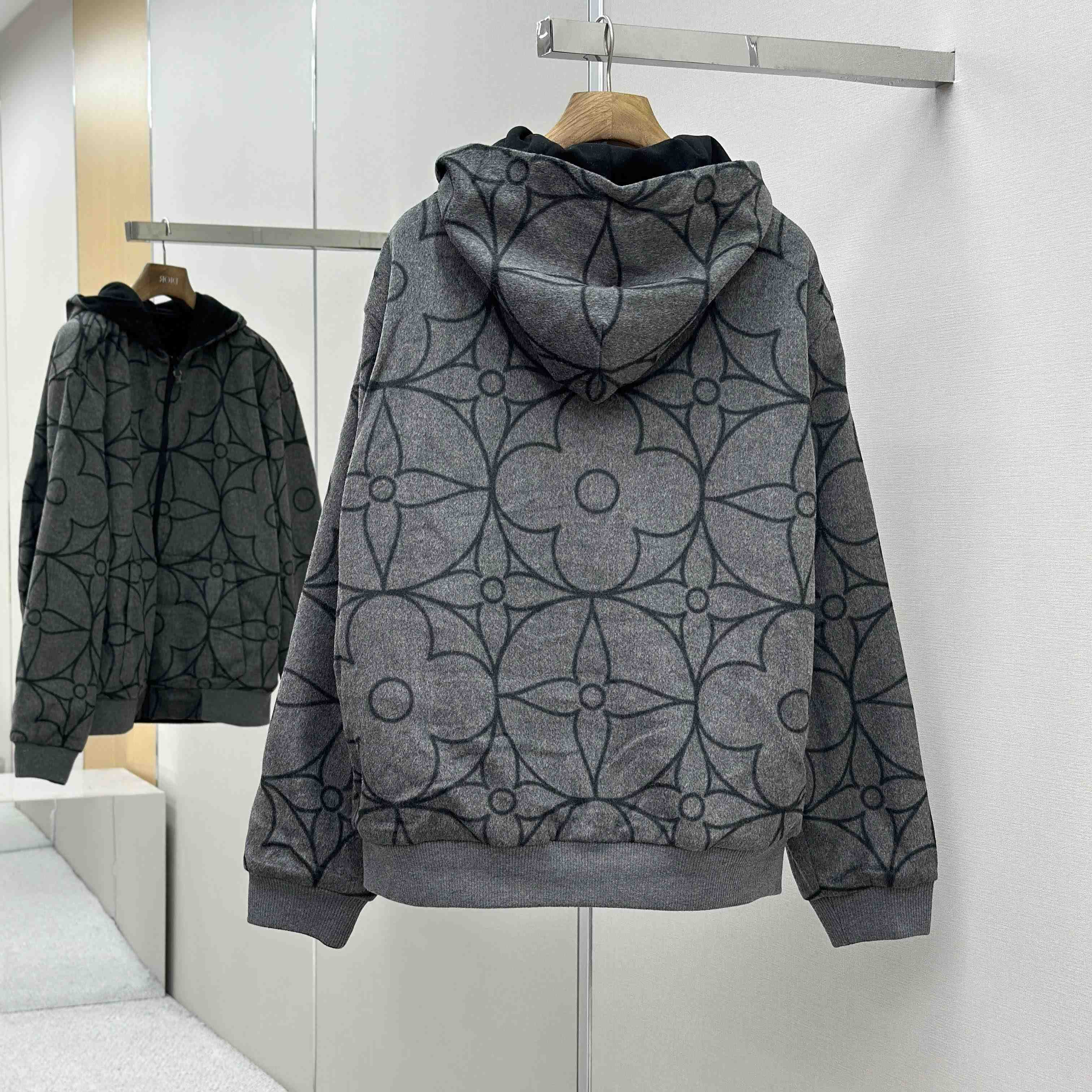 Louis Vuitton Reversible Double Face Hooded Blouson    1AGHXW - DesignerGu