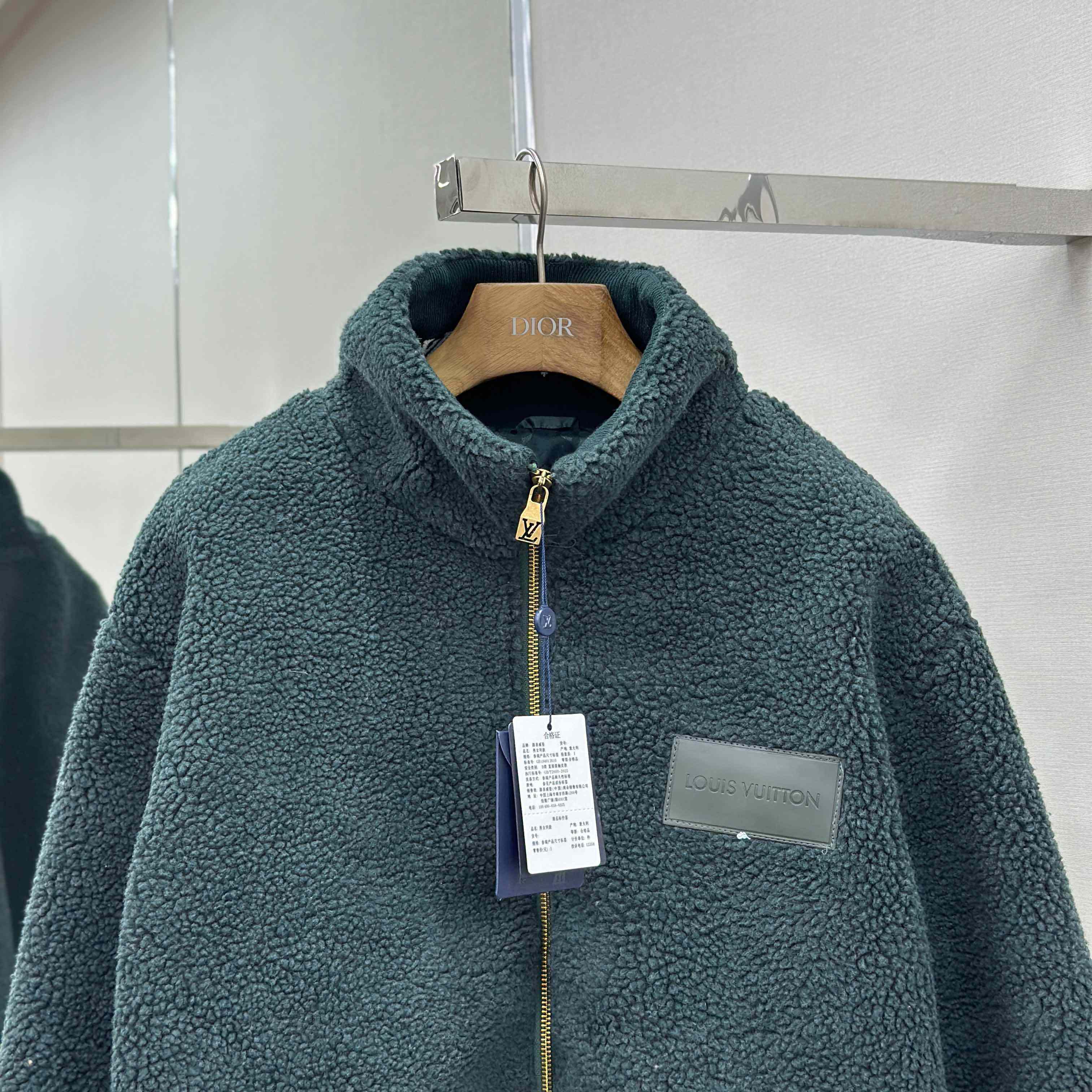 Louis Vuitton Leather Patch Fleece Blouson   1AIIR9 - DesignerGu