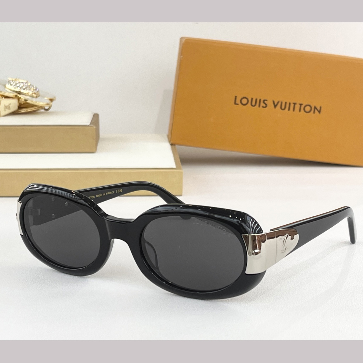 Louis Vuitton LV Hinge Sunglasses   Z2600U - DesignerGu