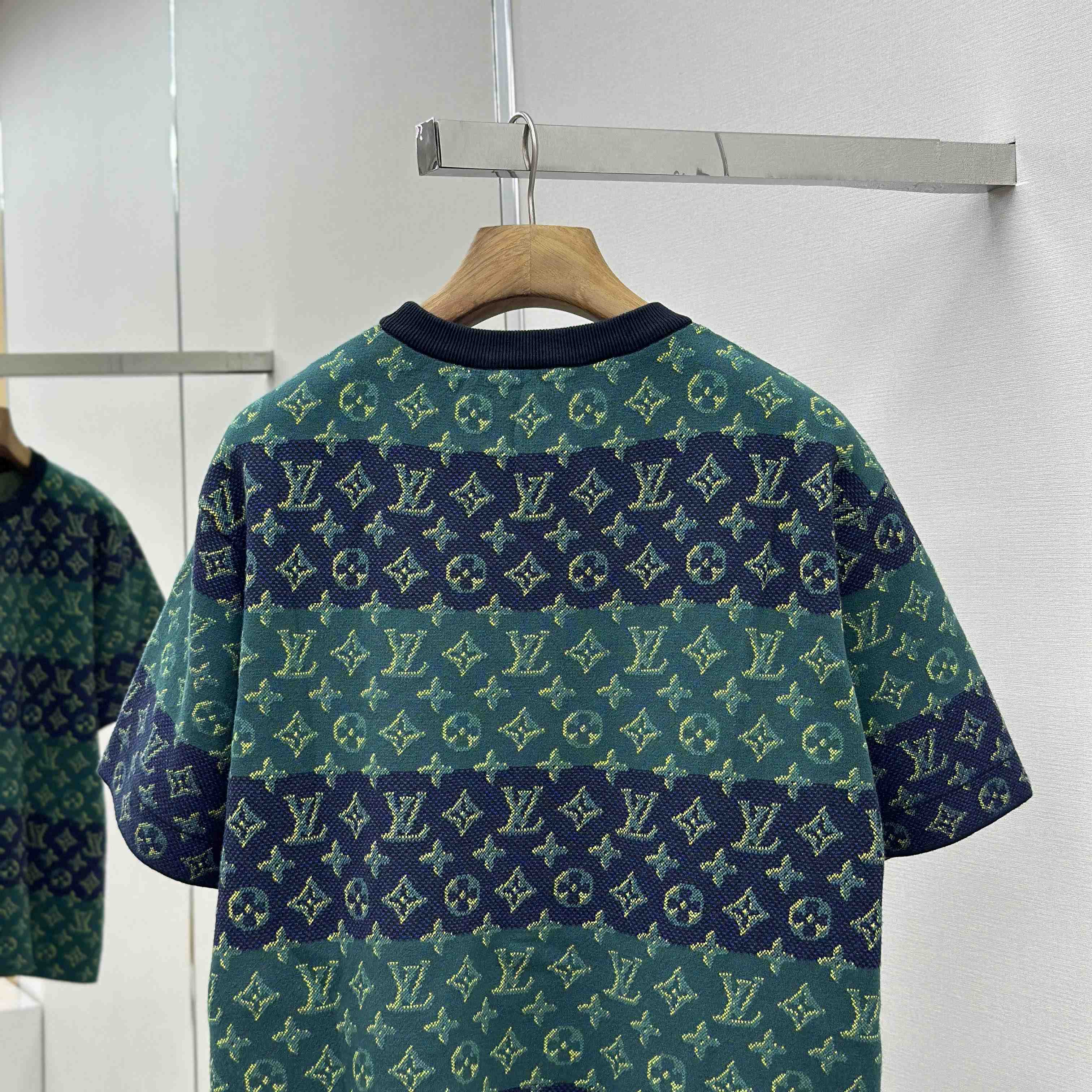 Louis Vuitton Monogram Short-Sleeved Crewneck   1AIJZT - DesignerGu