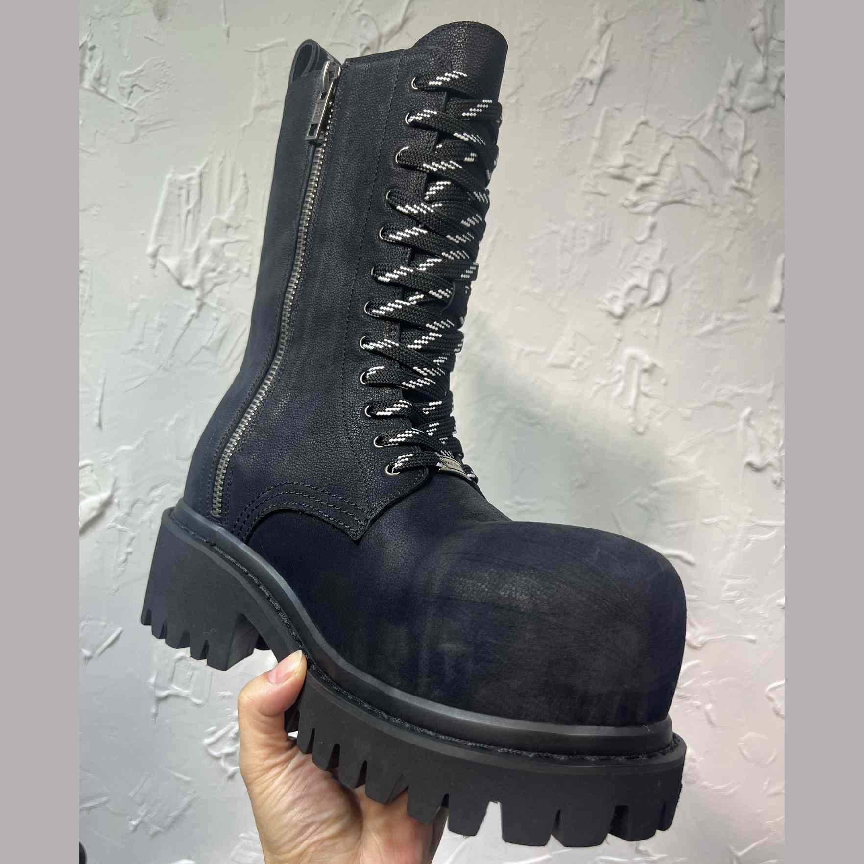 Balenciaga Stomper Zipped Bootie In Black - DesignerGu