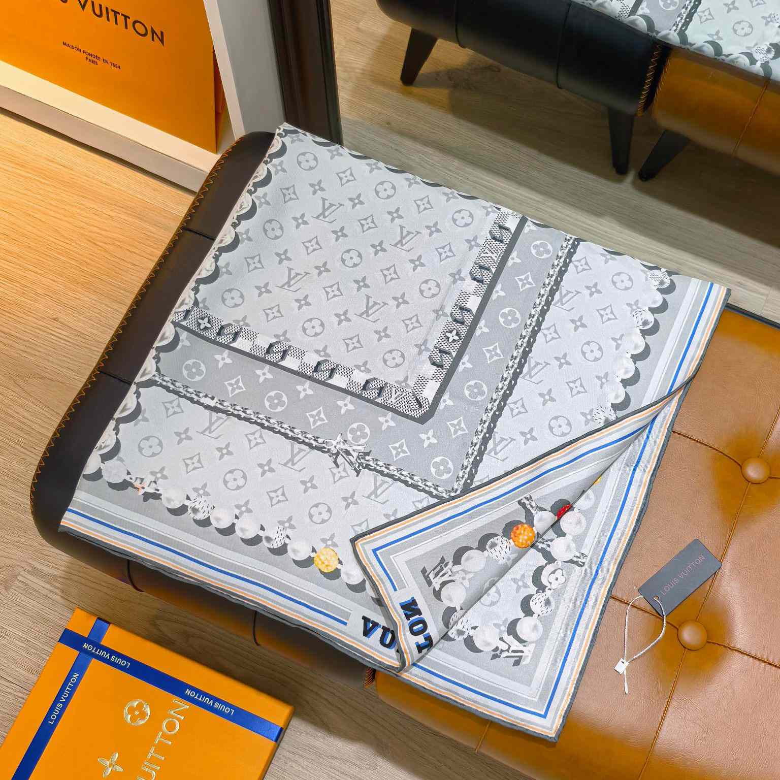 Louis Vuitton Dandy Monogram Silk Square   M94847 - DesignerGu