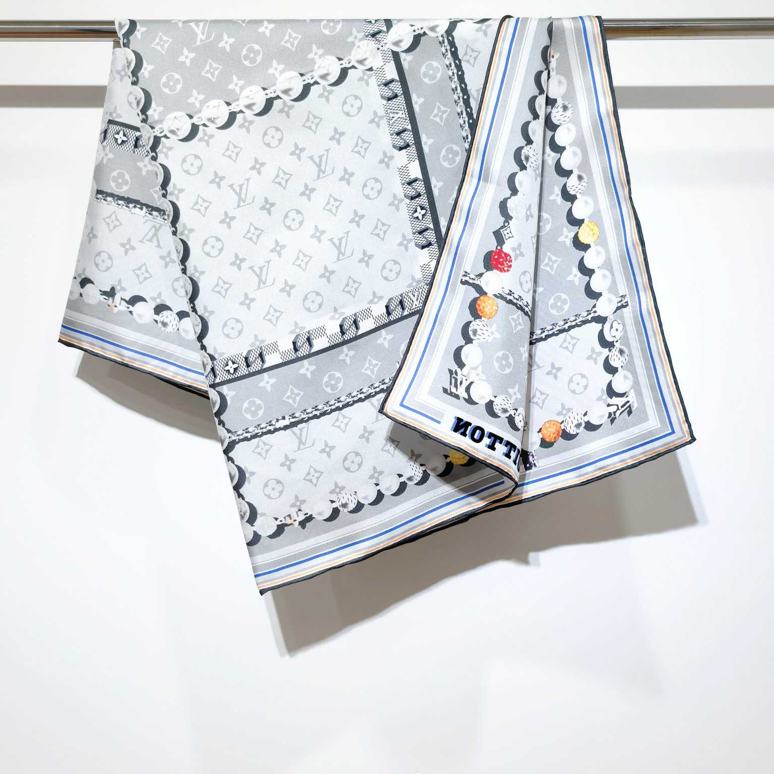 Louis Vuitton Dandy Monogram Silk Square   M94847 - DesignerGu