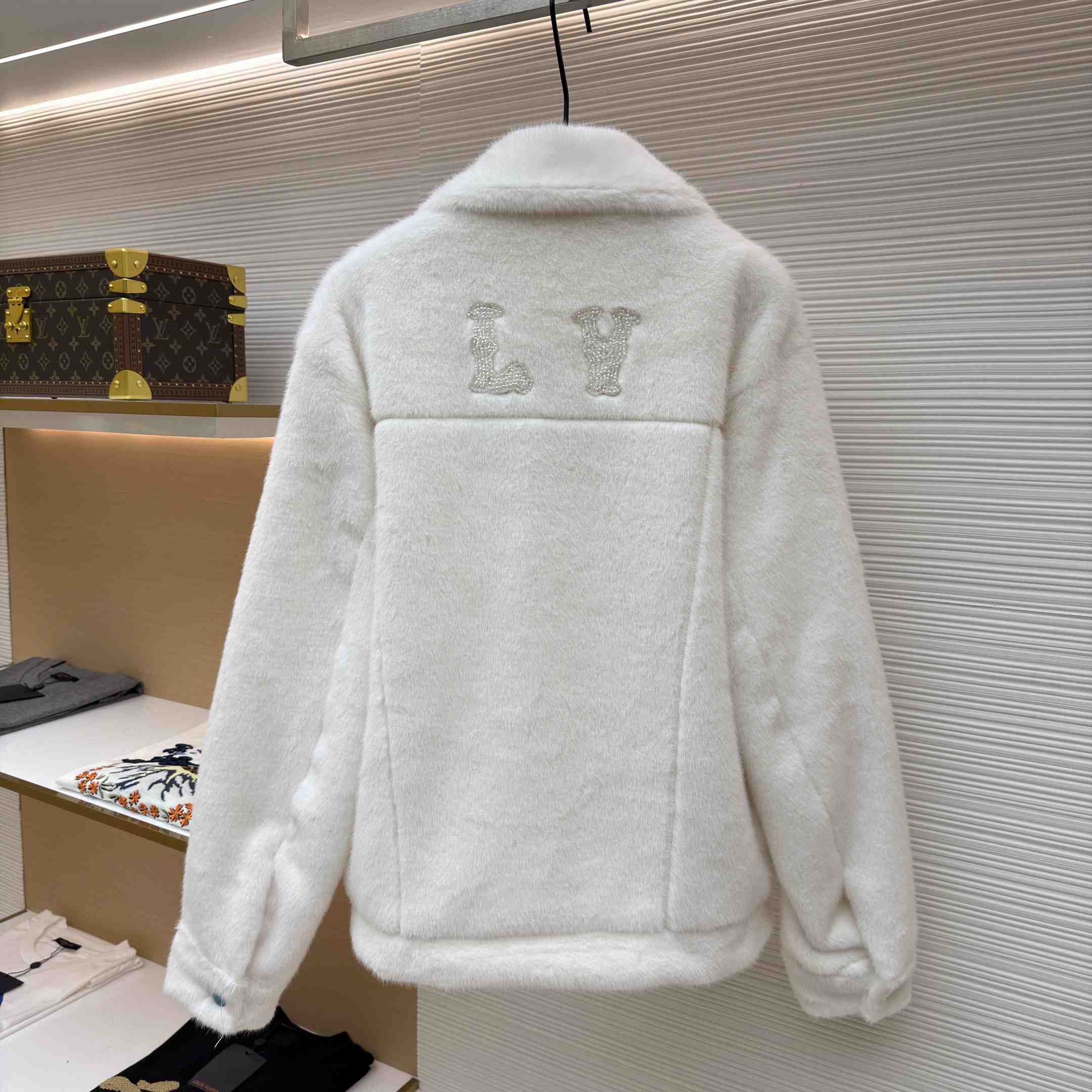 Louis Vuitton Mink Trucker Jacket   1AFXB6 - DesignerGu