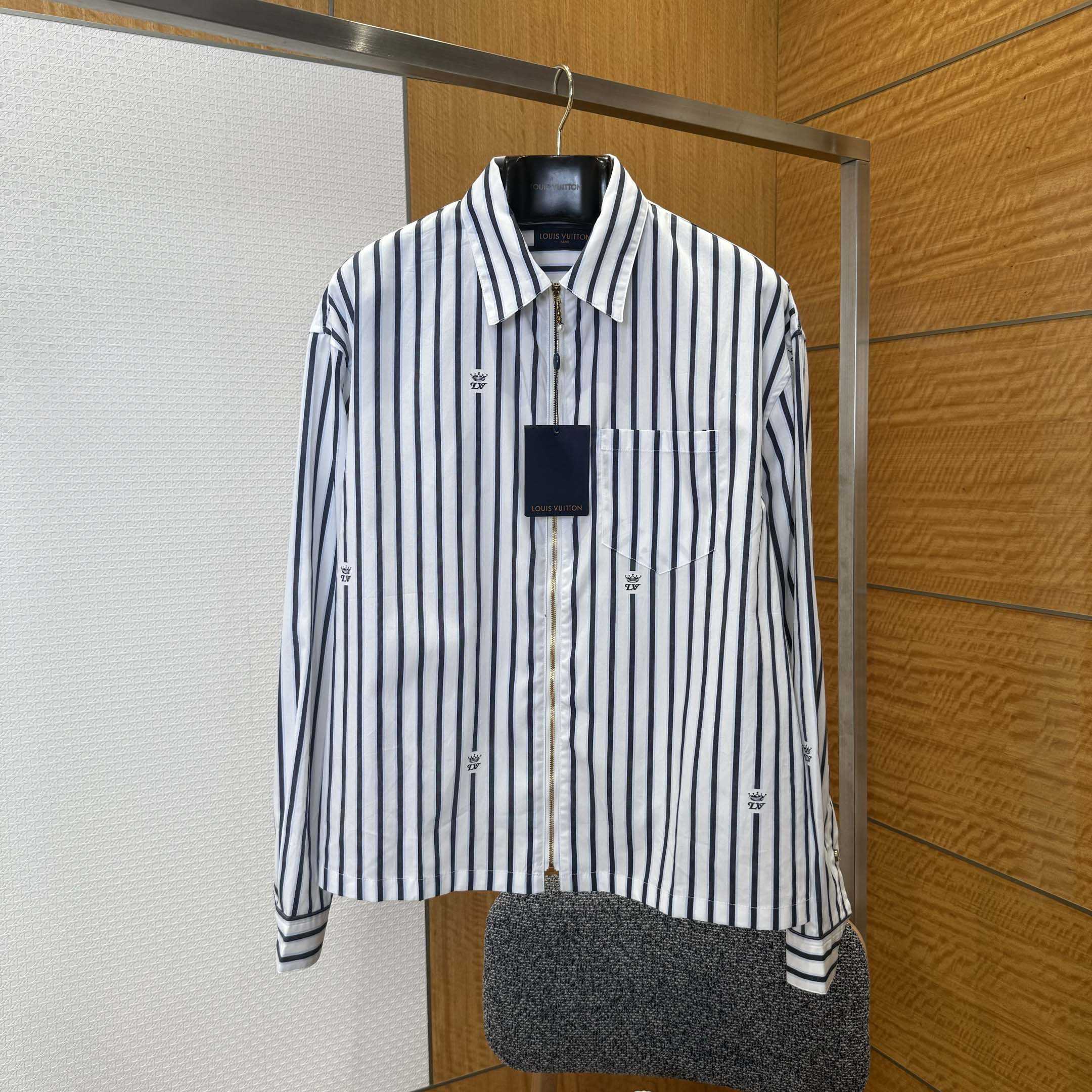 Louis Vuitton Long-Sleeved Zip-Up Shirt    1AIKA2 - DesignerGu