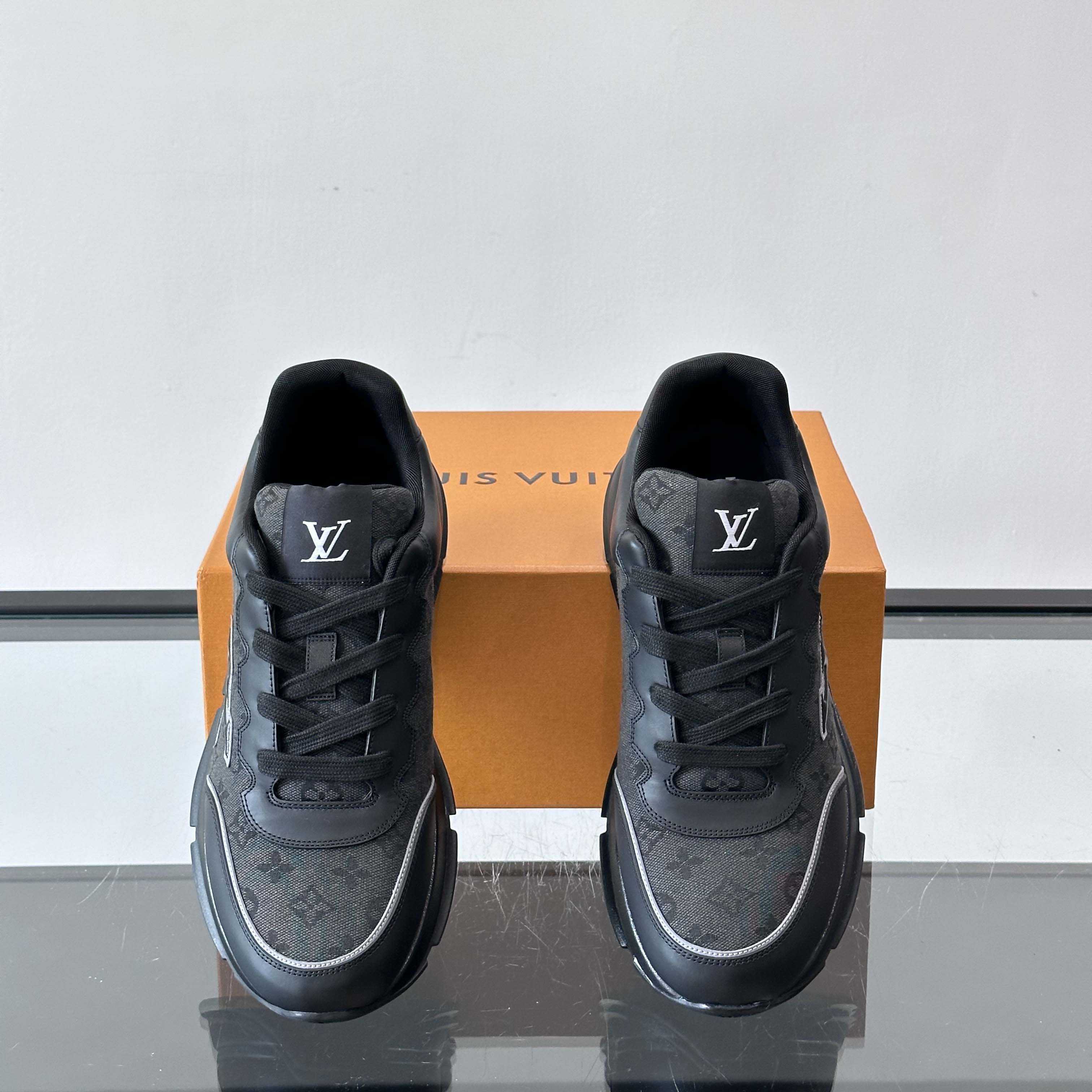 Louis Vuitton LV Classic Sneaker - DesignerGu