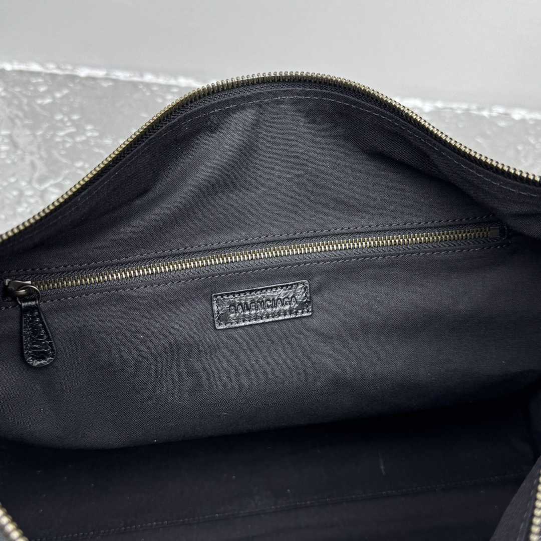 Balenciaga Le City Hobo Bag Medium In Black - DesignerGu