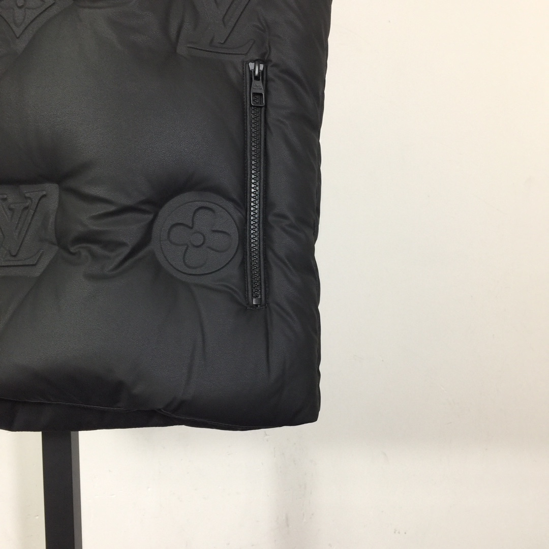 Louis Vuitton Monogram Gilet - DesignerGu