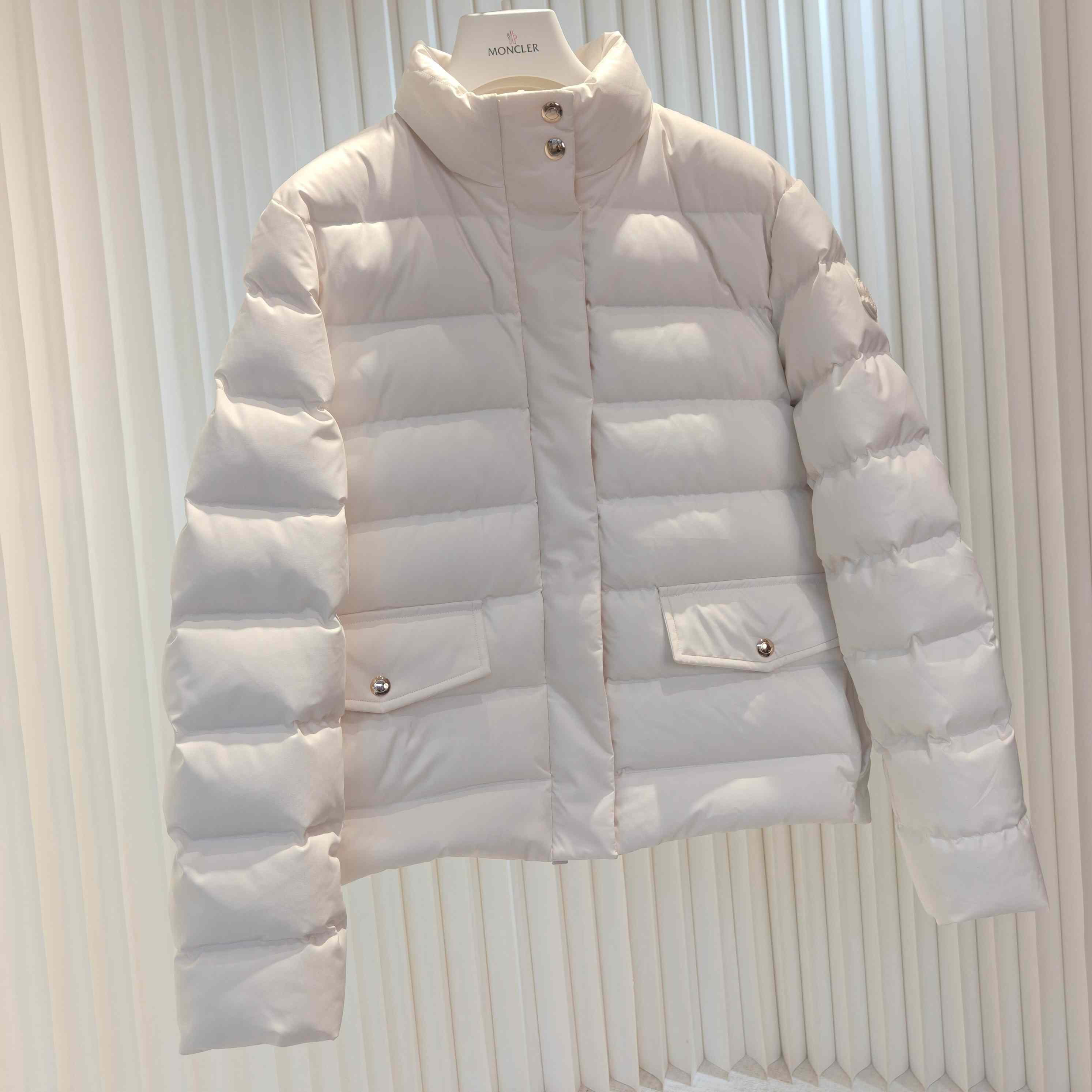 Moncler Bessettes Short Down Jacket - DesignerGu