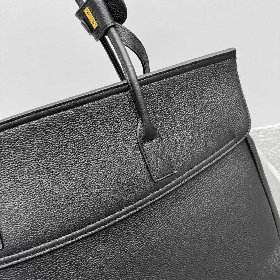 Balenciaga Carrie Carry All Bag In Black - DesignerGu