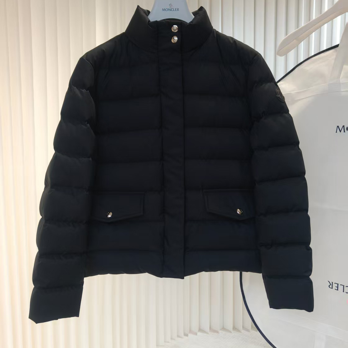 Moncler Bessettes Short Down Jacket - DesignerGu