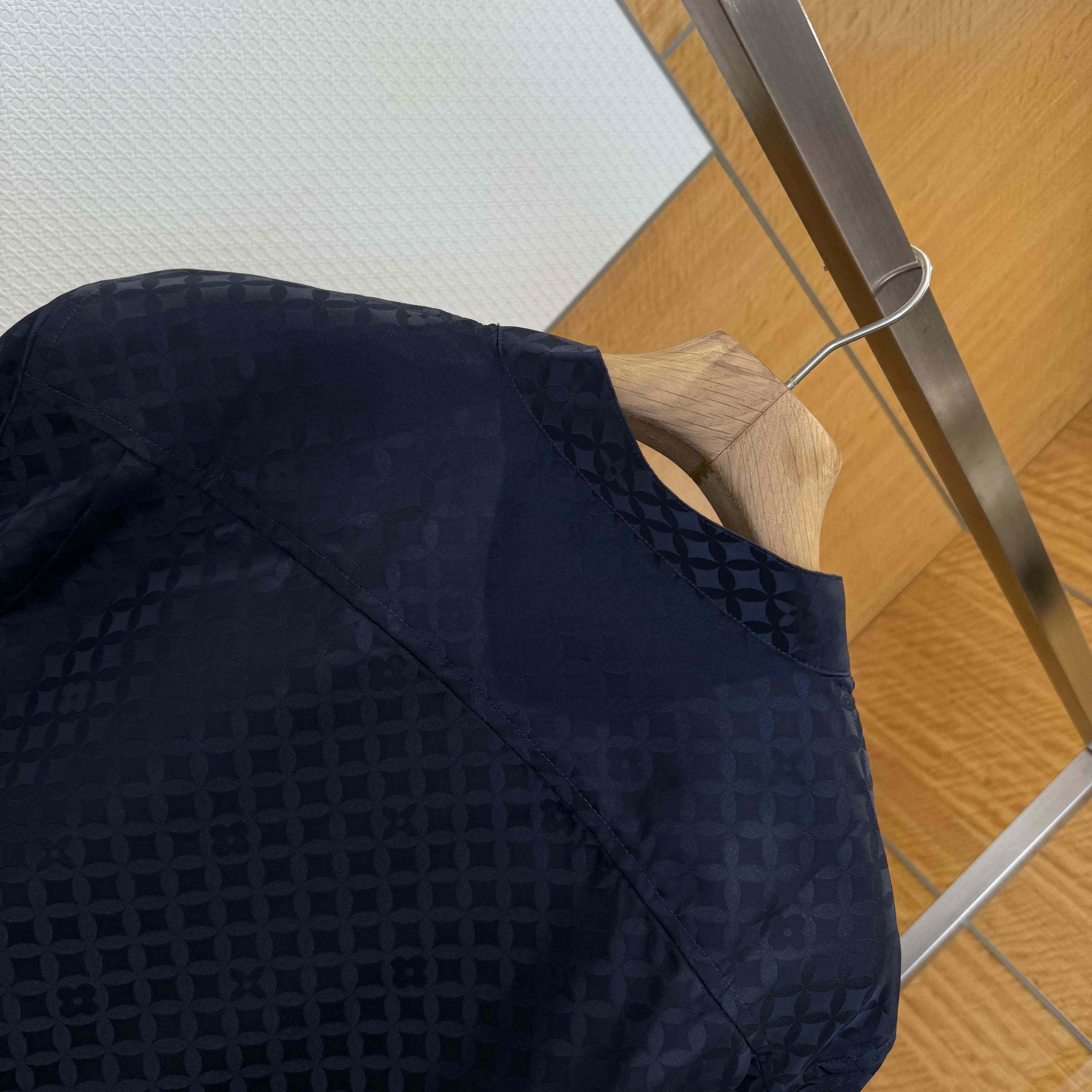 Louis Vuitton Graphic Jacquard Long-Sleeved Kimono Shirt   1AIMGI - DesignerGu