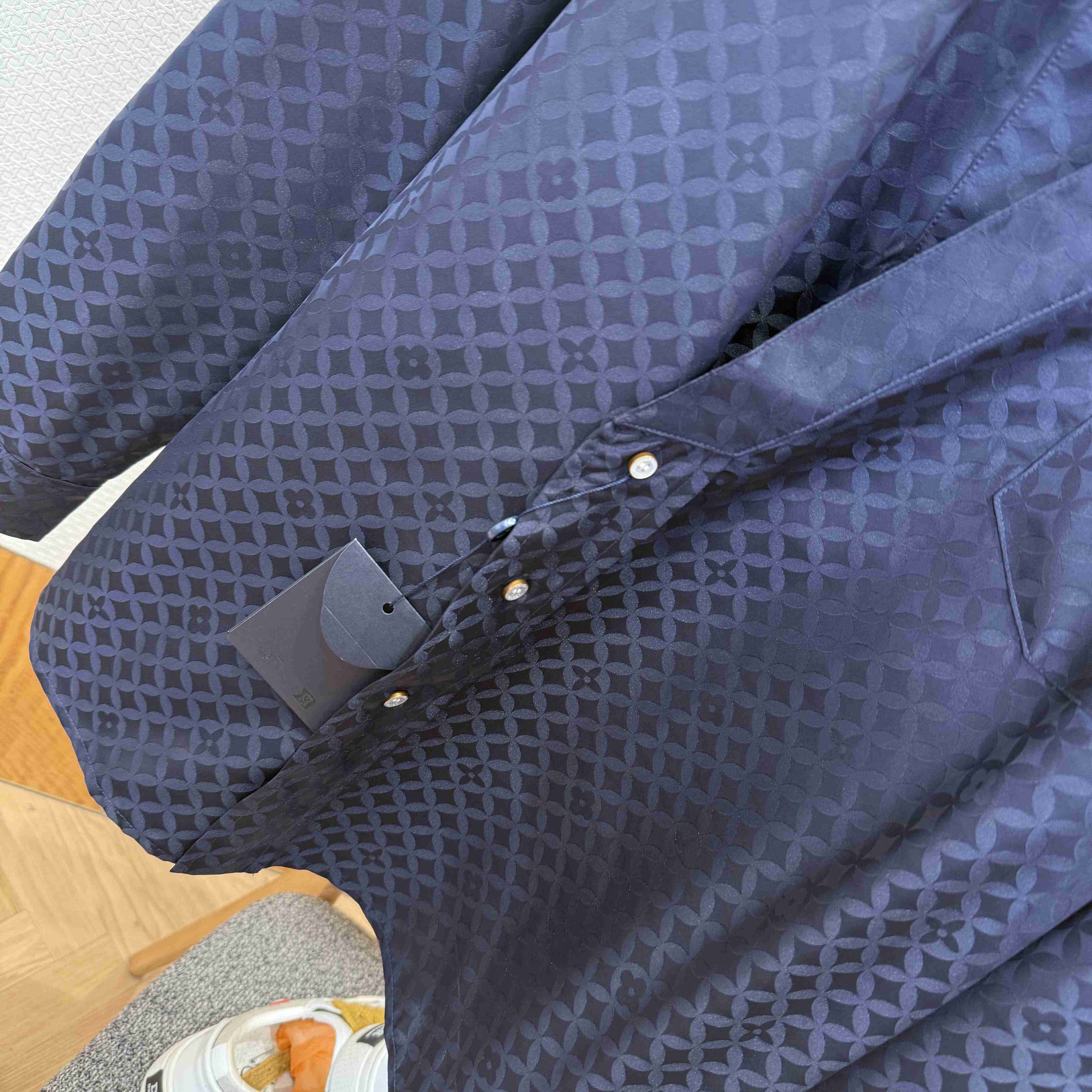 Louis Vuitton Graphic Jacquard Long-Sleeved Kimono Shirt   1AIMGI - DesignerGu