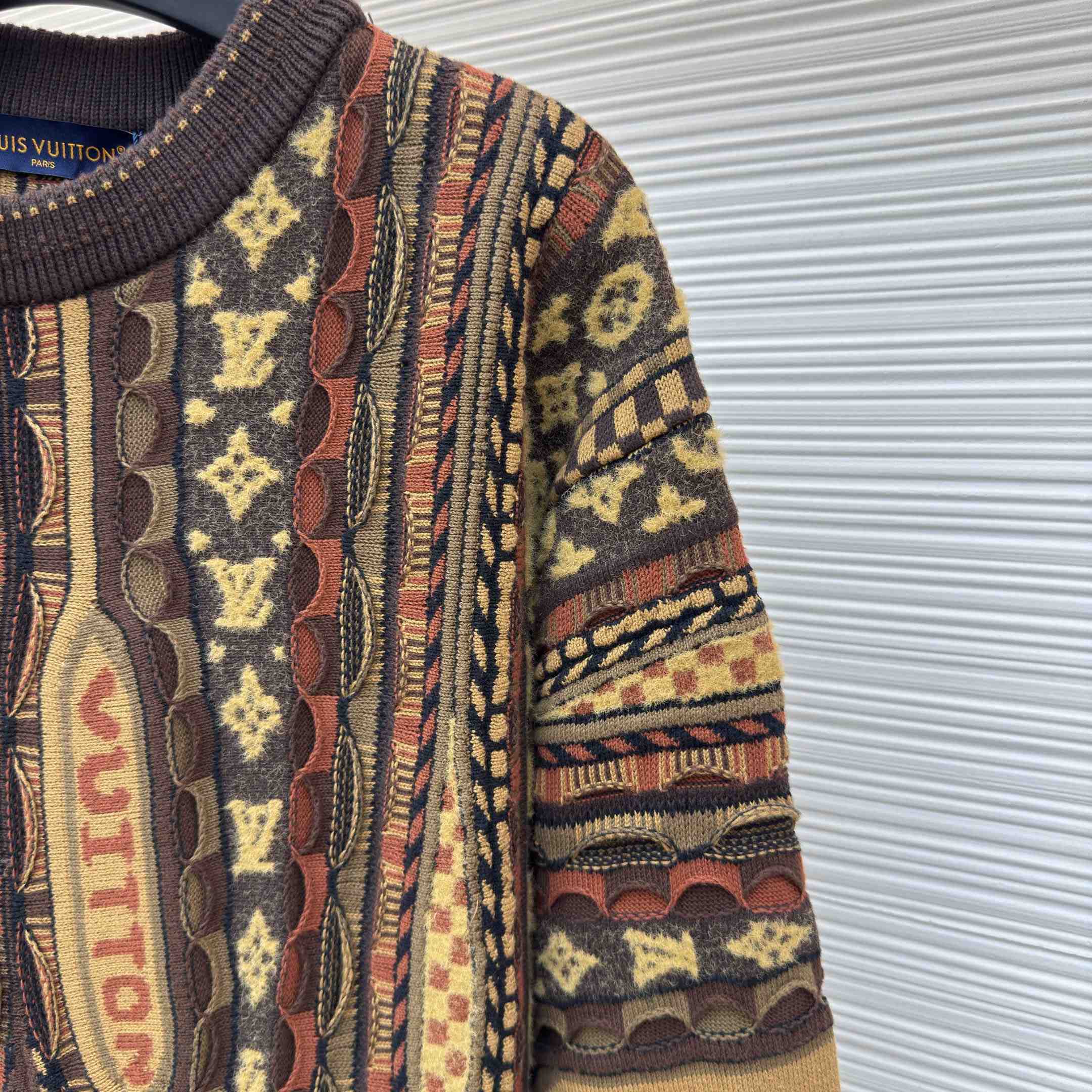 Louis Vuitton Long-Sleeved Crewneck   1AIMBI - DesignerGu