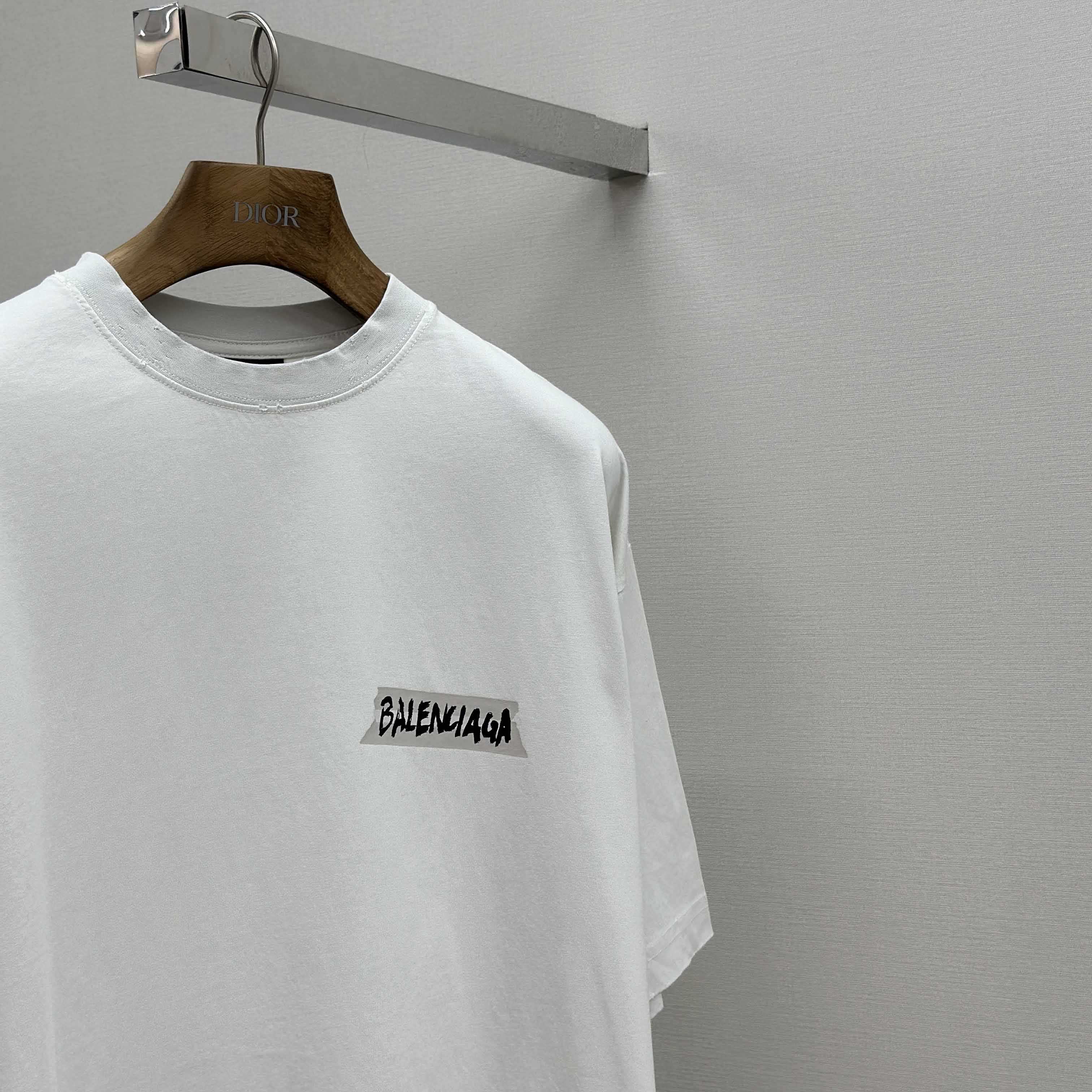 Balenciaga T-Shirt Medium Fit  - DesignerGu