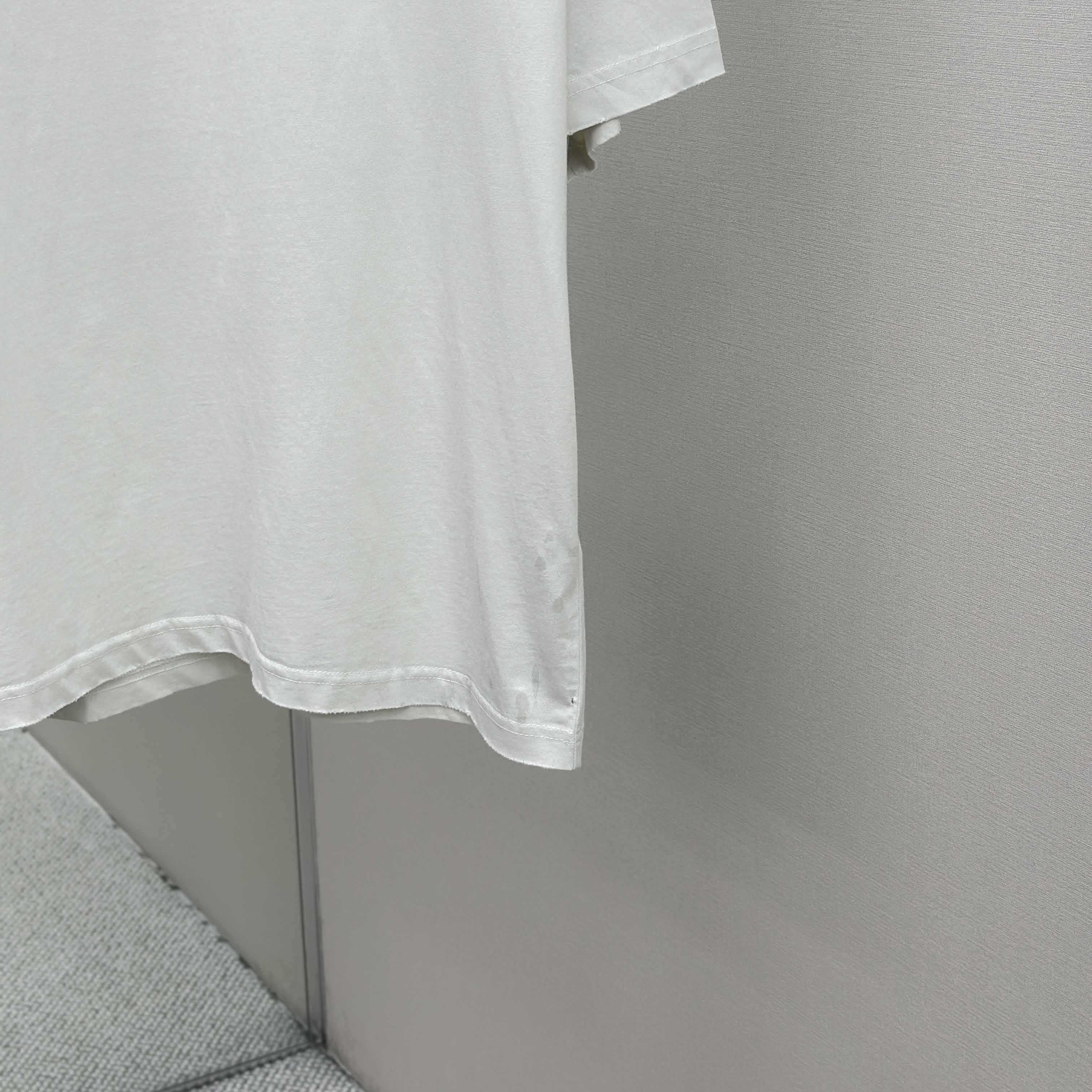 Balenciaga T-Shirt Medium Fit  - DesignerGu