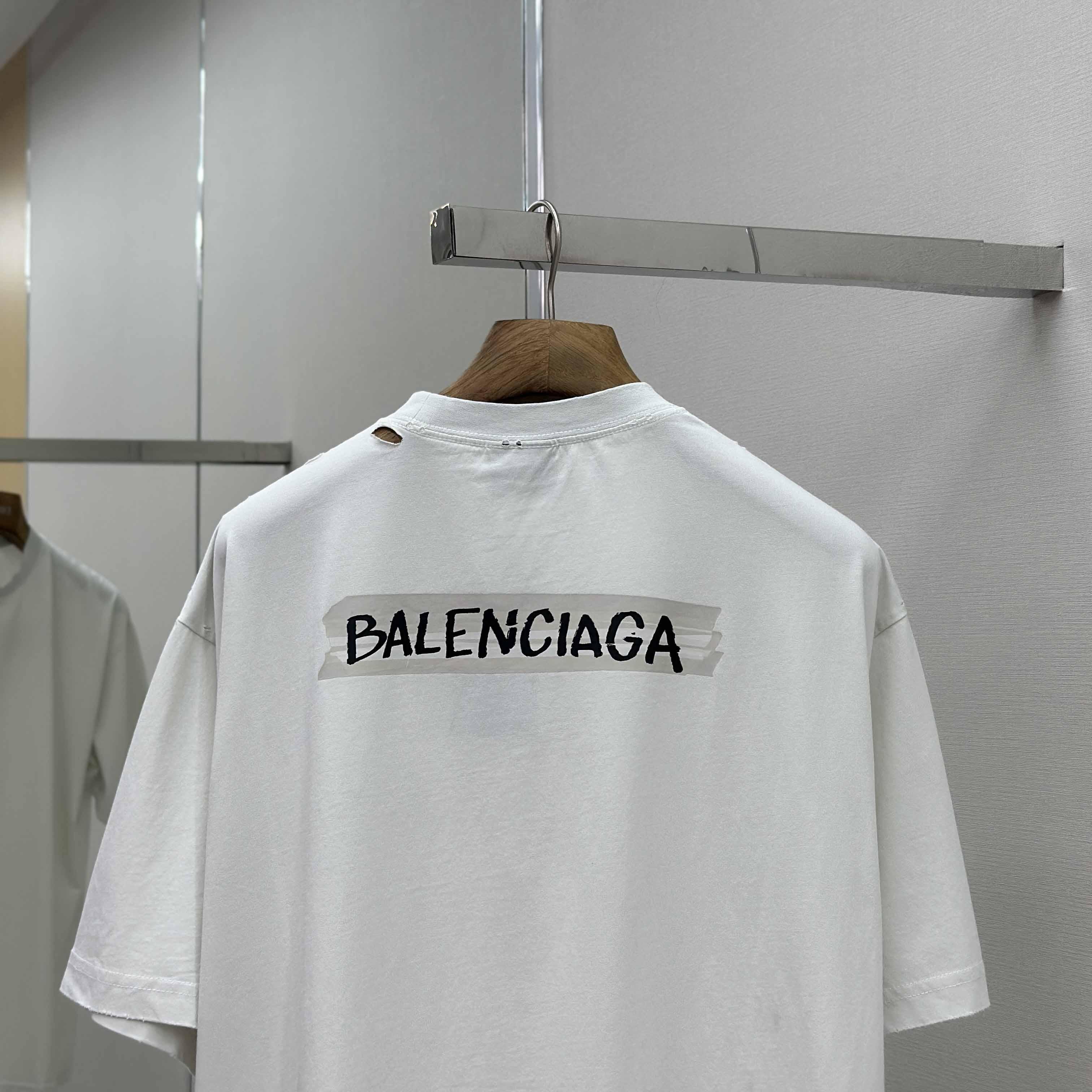 Balenciaga T-Shirt Medium Fit  - DesignerGu