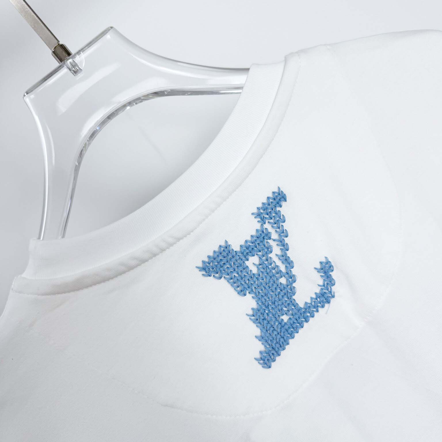 Louis Vuitton Embroidered Signature T-Shirt   1AIKD9 - DesignerGu