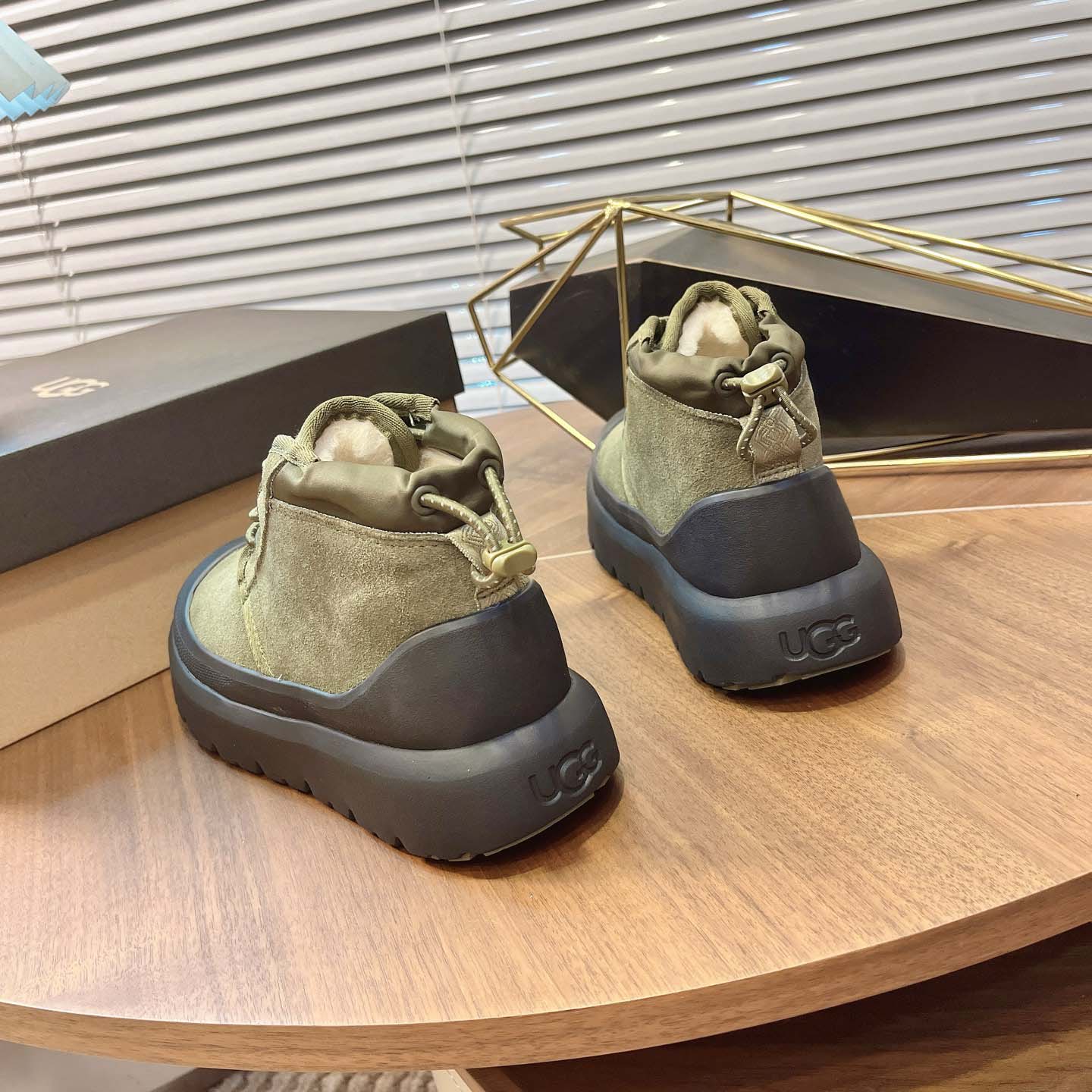 UGG Neumel Weather Hybrid Chukka - DesignerGu