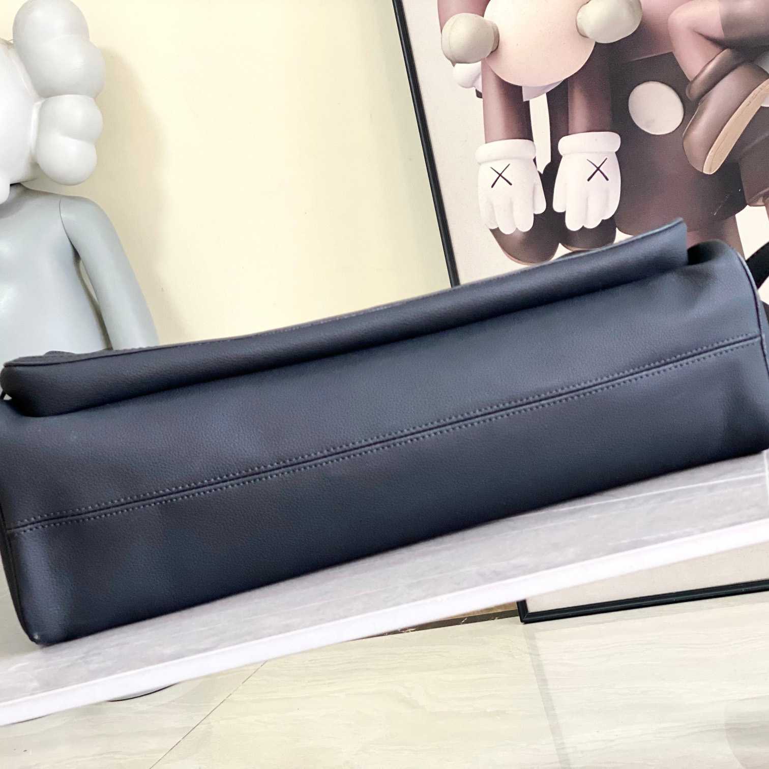 Louis Vuitton Weekender Bag   M26075 - DesignerGu