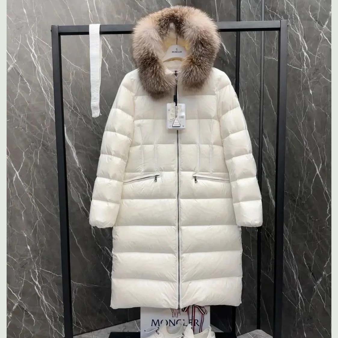 Moncler Boedic Down Jacket With A Detachable Shearling Trim - DesignerGu