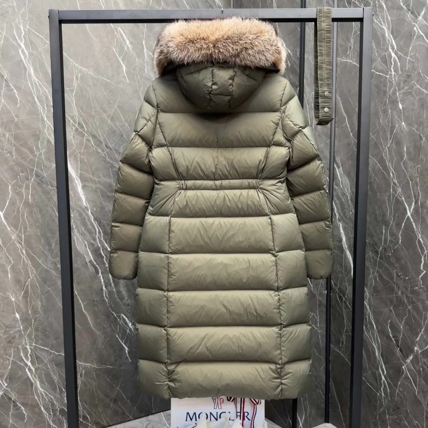 Moncler Boedic Down Jacket With A Detachable Shearling Trim - DesignerGu