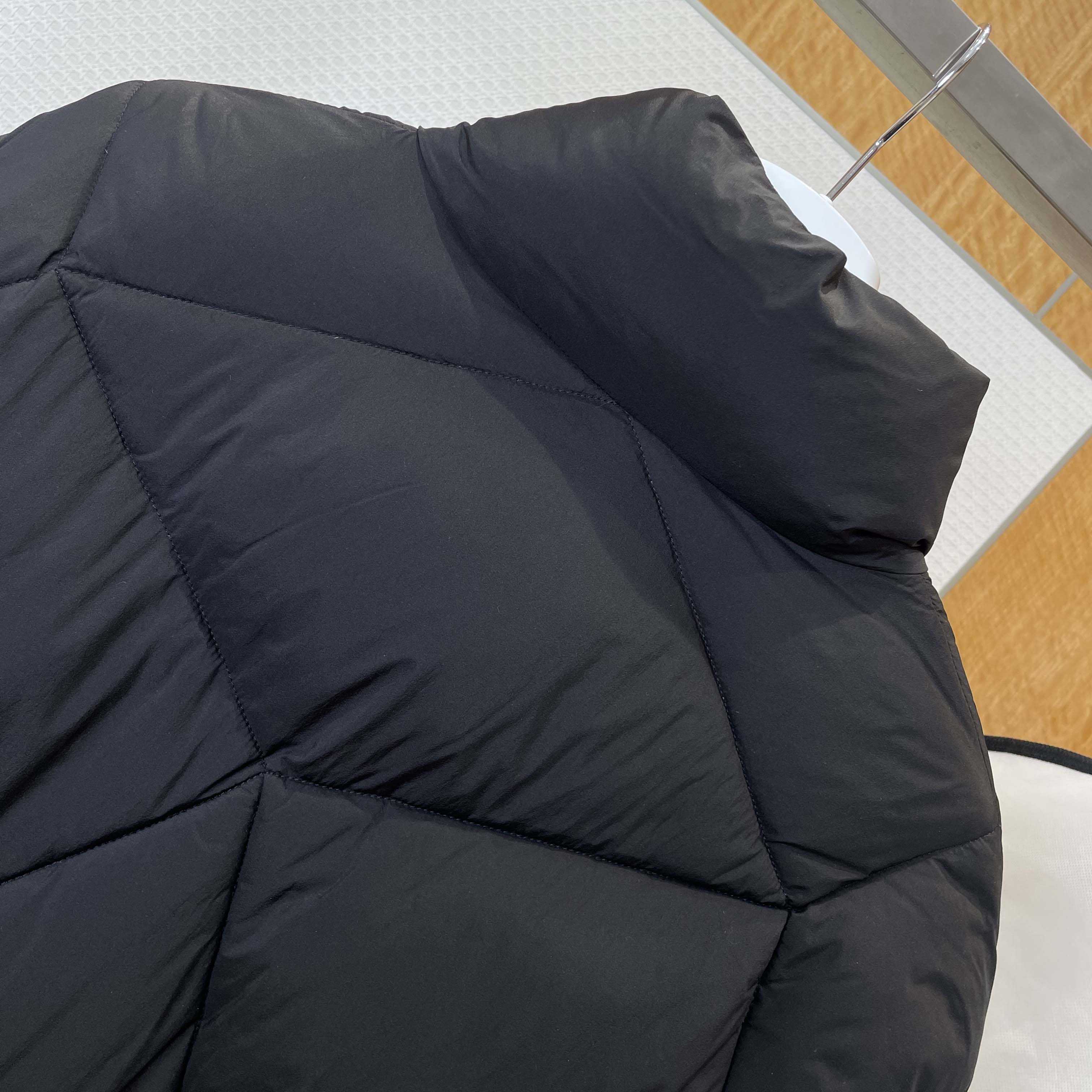 Moncler Vardar Short Down Jacket - DesignerGu