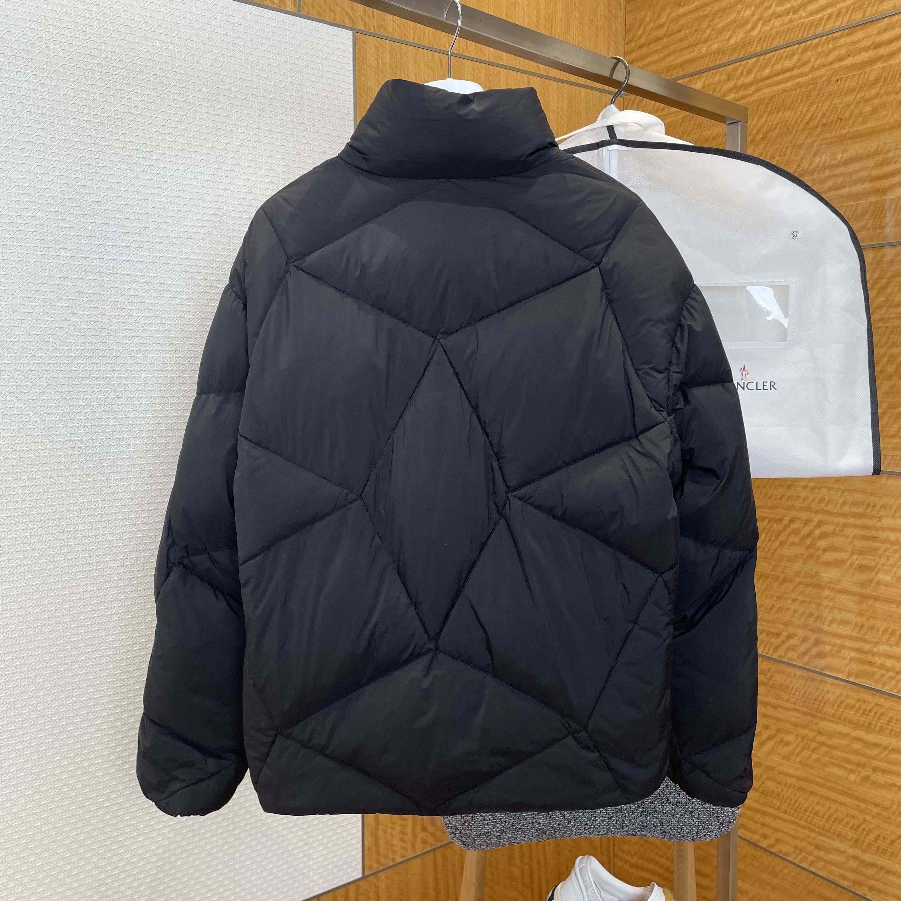 Moncler Vardar Short Down Jacket - DesignerGu