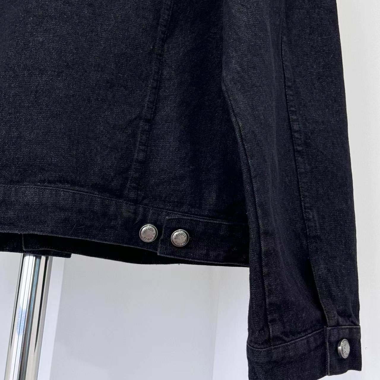 Louis Vuitton Monogram Destroy Denim Trucker Jacket - DesignerGu