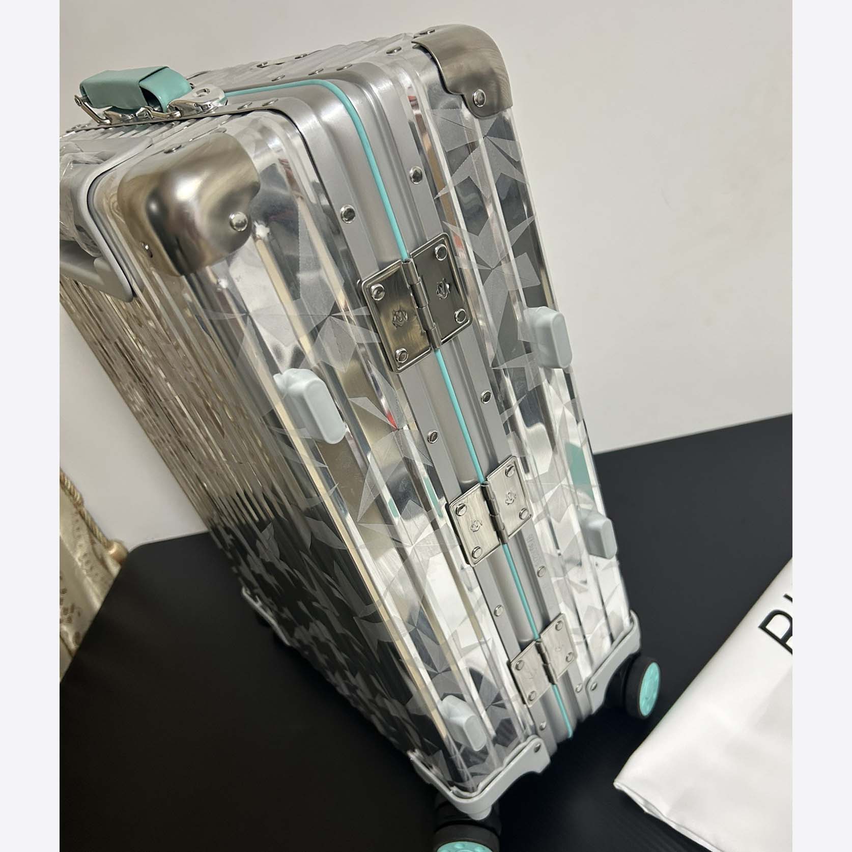 Rimowa x Tiffany&CO Luggage    - DesignerGu