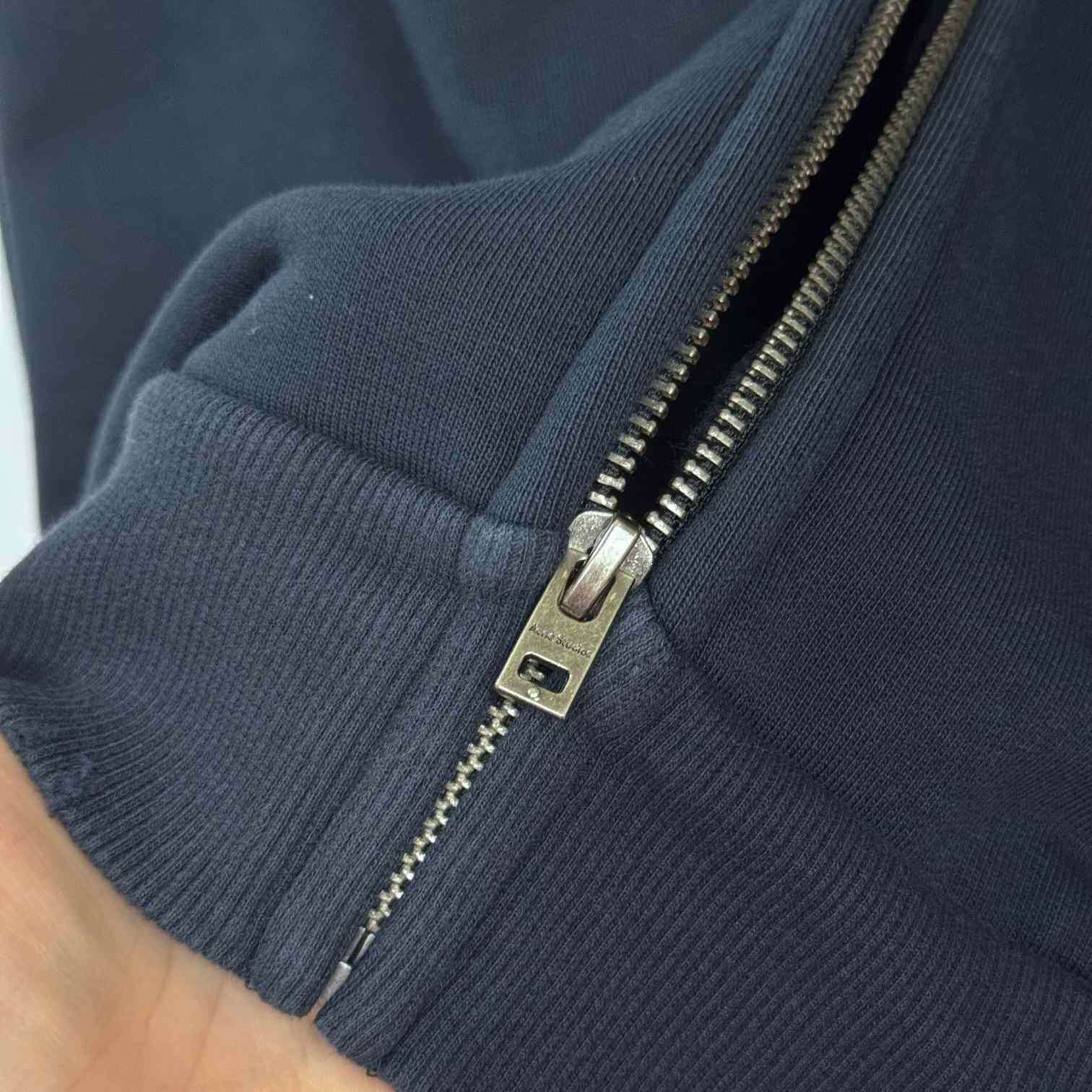 Acne Studios - Zip sweater logo - DesignerGu