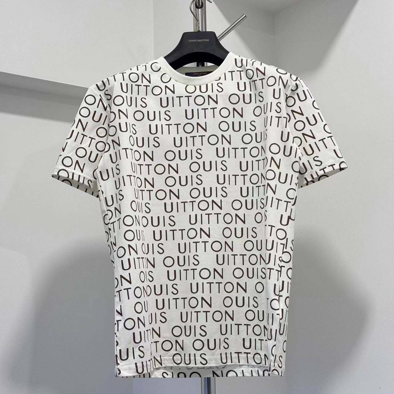 Louis Vuitton T-Shirt  - DesignerGu