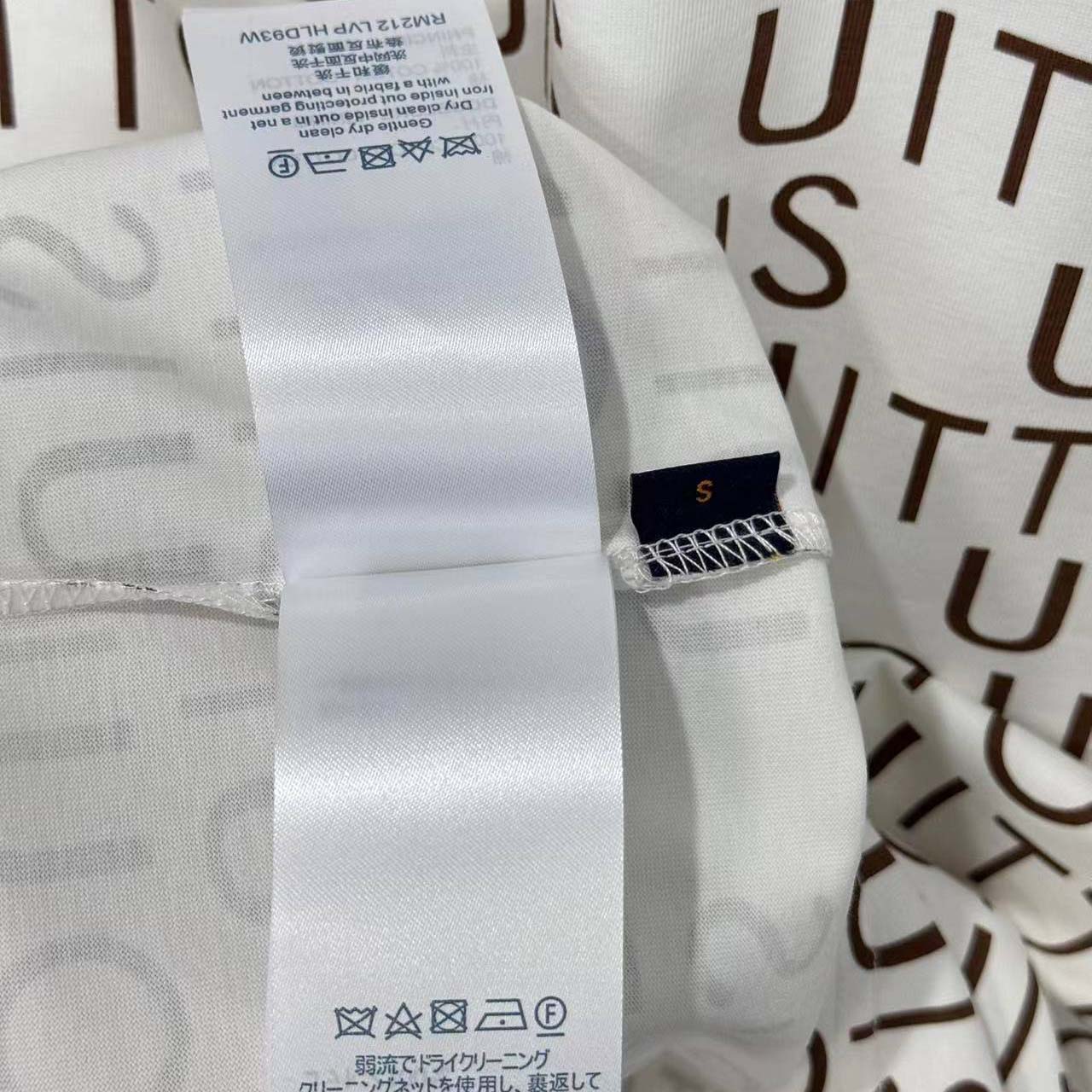 Louis Vuitton T-Shirt  - DesignerGu