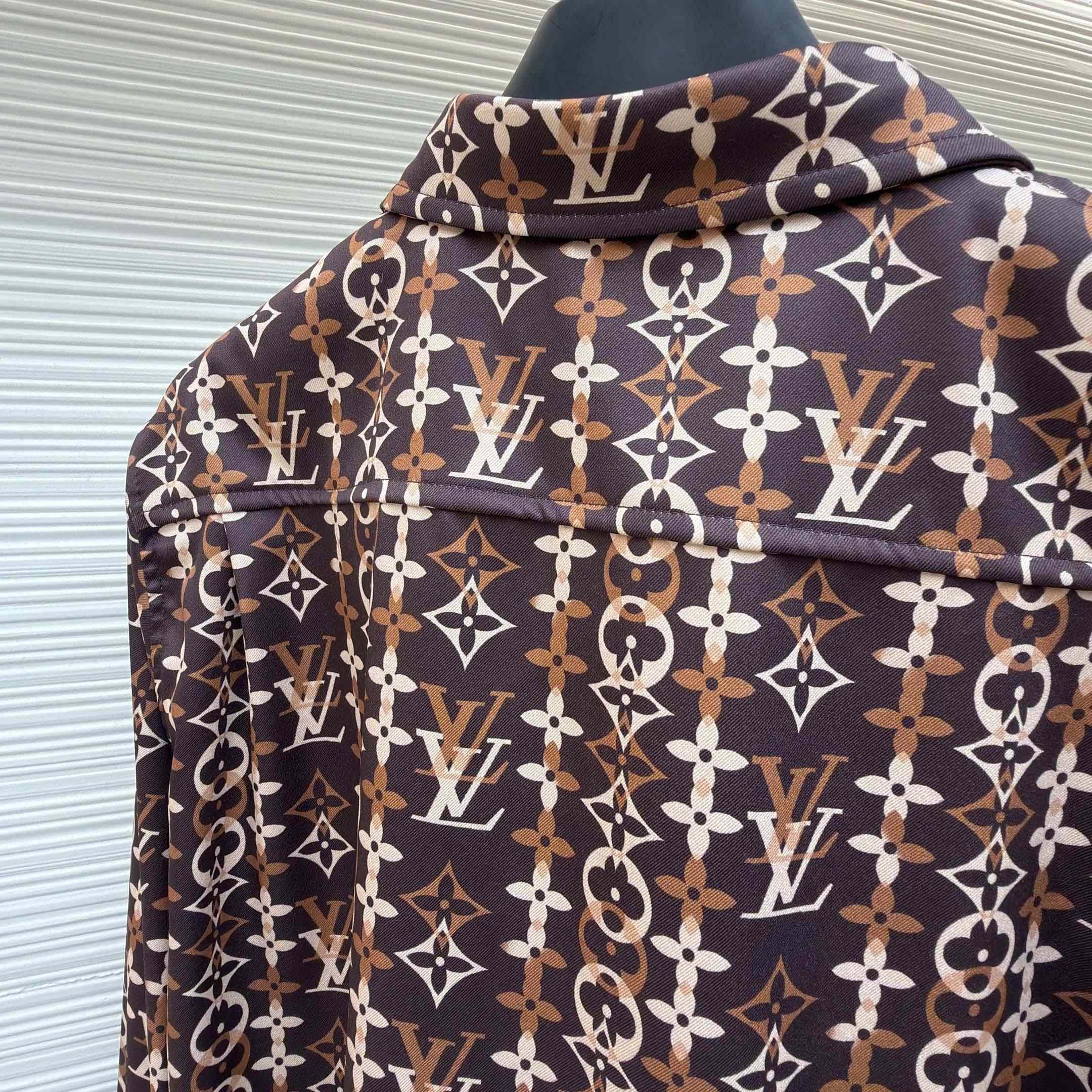 Louis Vuitton Monogram Printed Long-Sleeved Silk Shirt   1AJUOR - DesignerGu