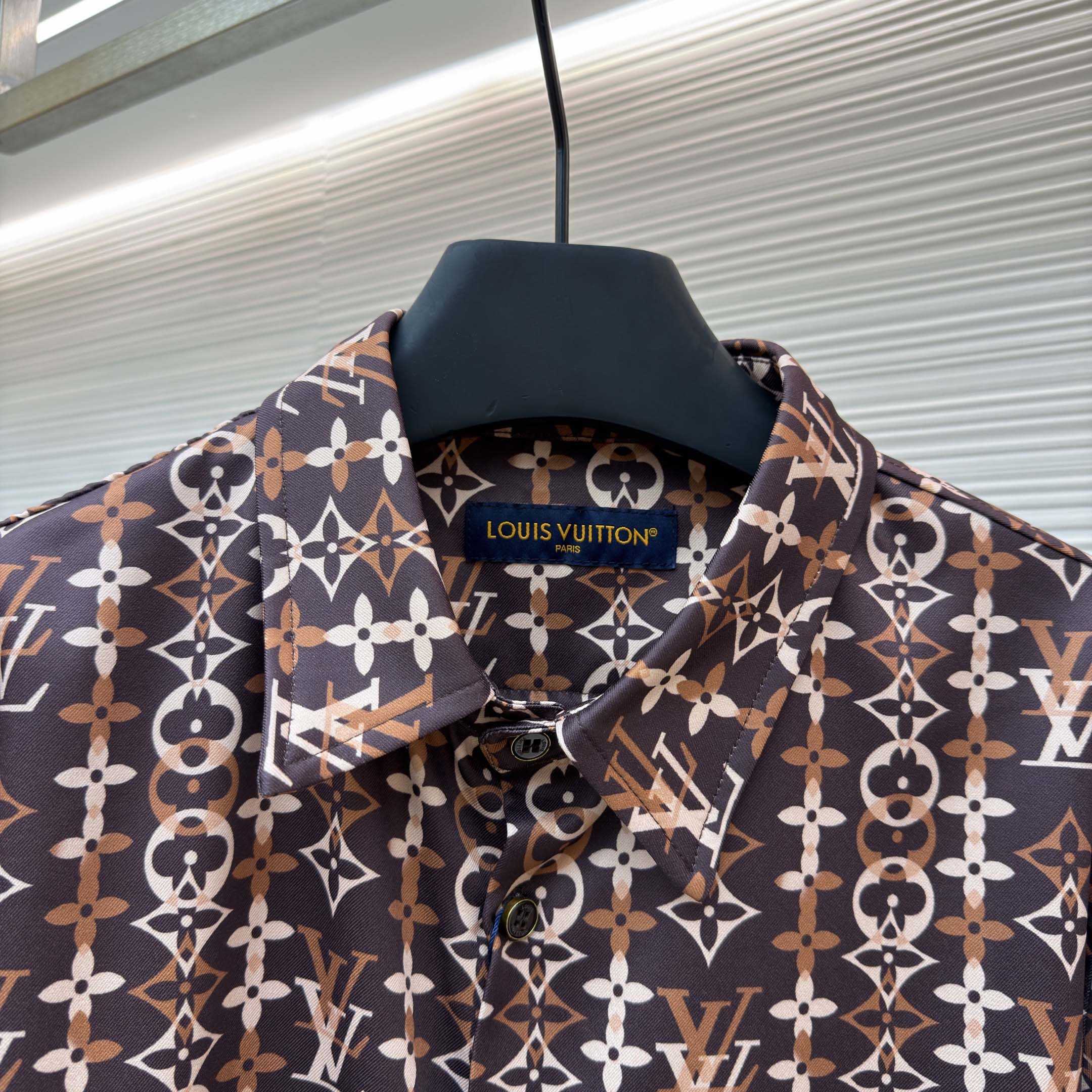 Louis Vuitton Monogram Printed Long-Sleeved Silk Shirt   1AJUOR - DesignerGu