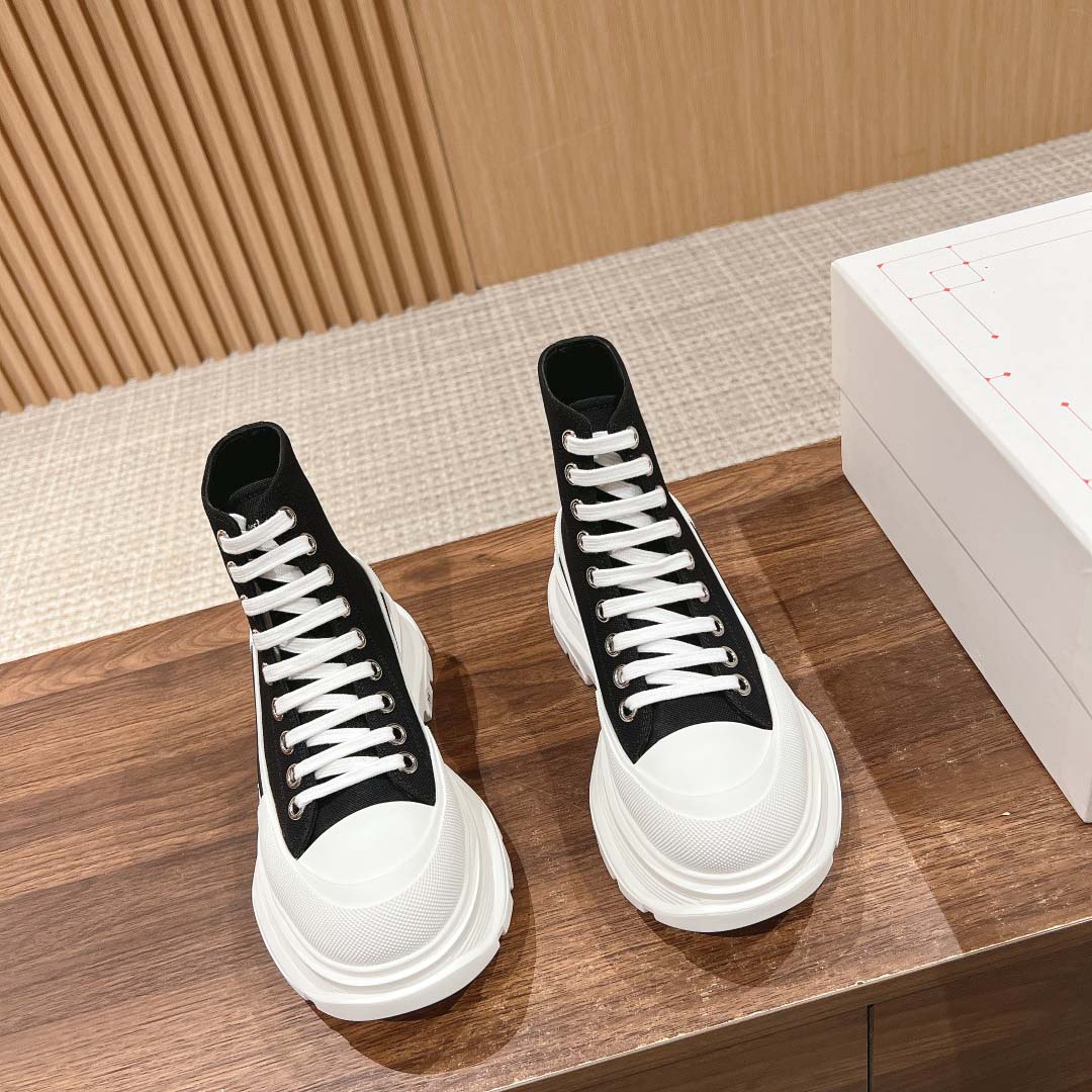 Alexander McQueen Tread Slick Sneakers - DesignerGu