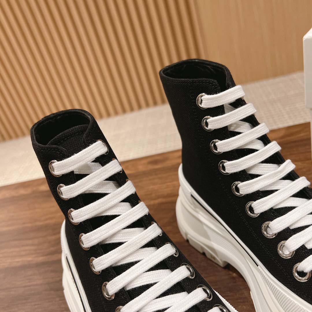 Alexander McQueen Tread Slick Sneakers - DesignerGu