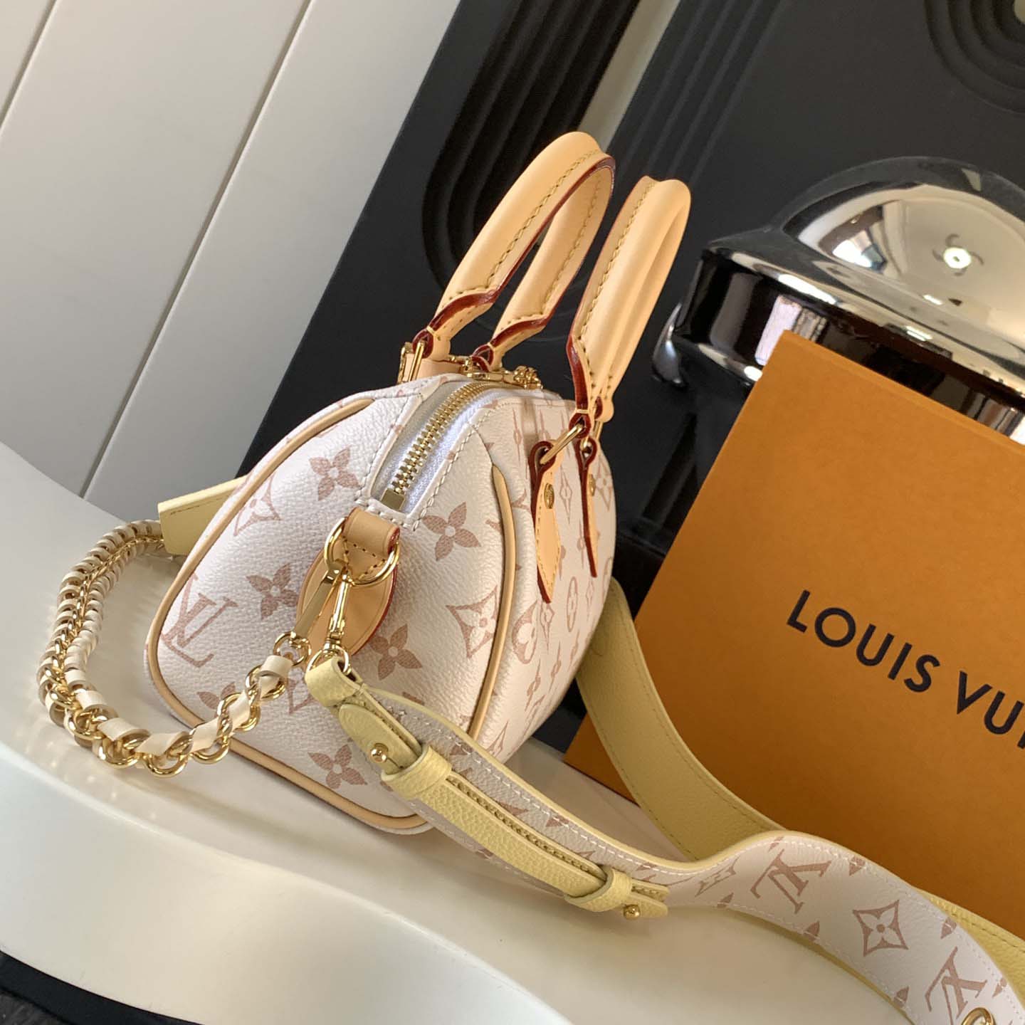 Louis Vuitton Speedy Bandoulière 20    M24474 - DesignerGu