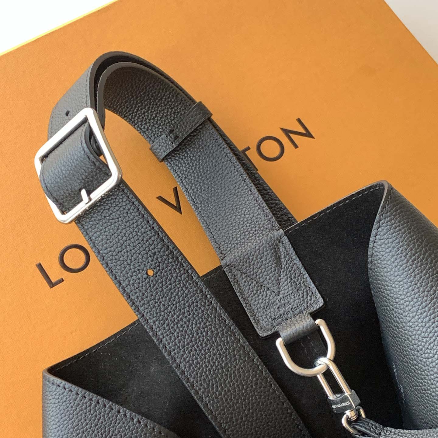 Louis Vuitton Verso Hobo H38      M27022 - DesignerGu