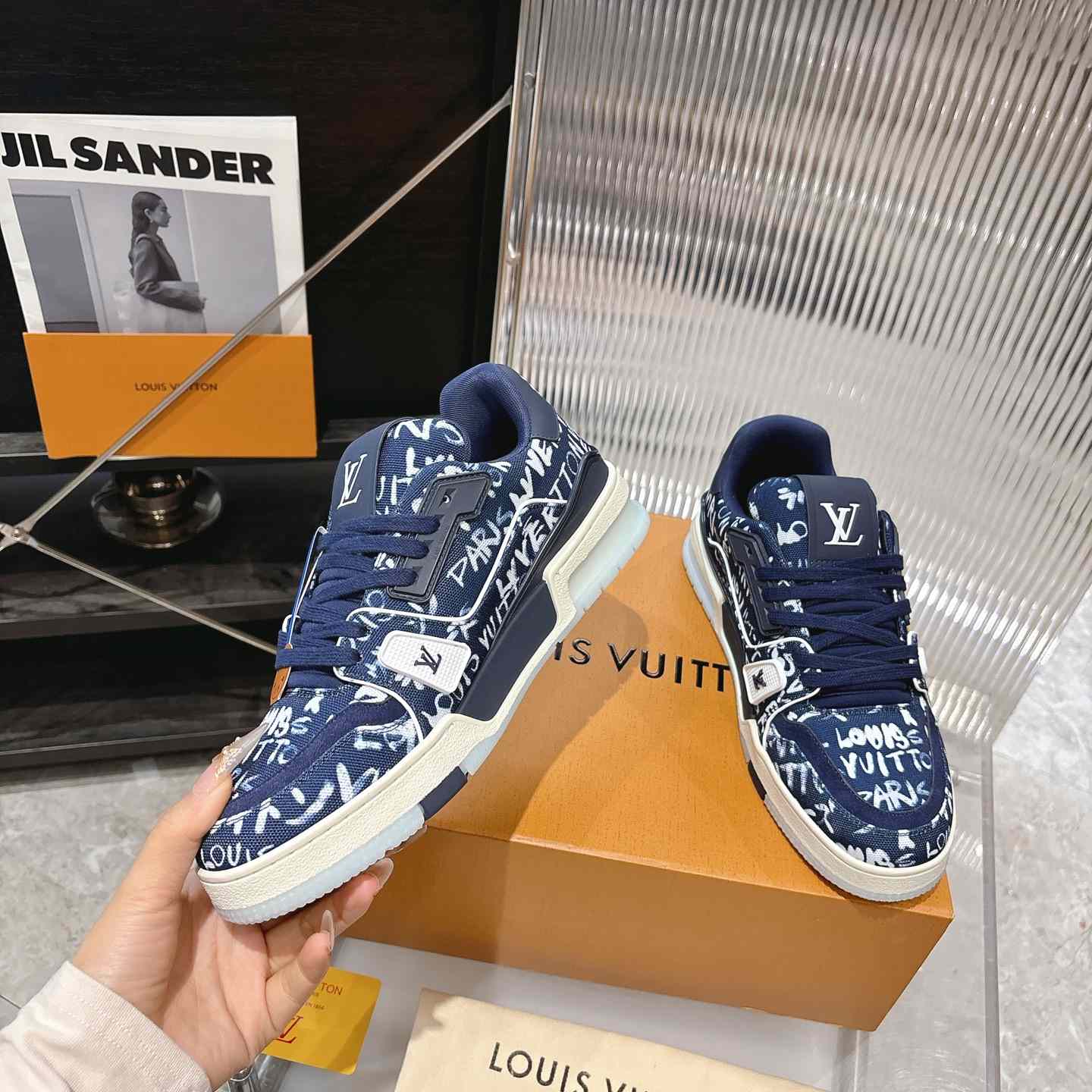 Louis Vuitton LV Trainer Sneaker    1AIKQ4 - DesignerGu