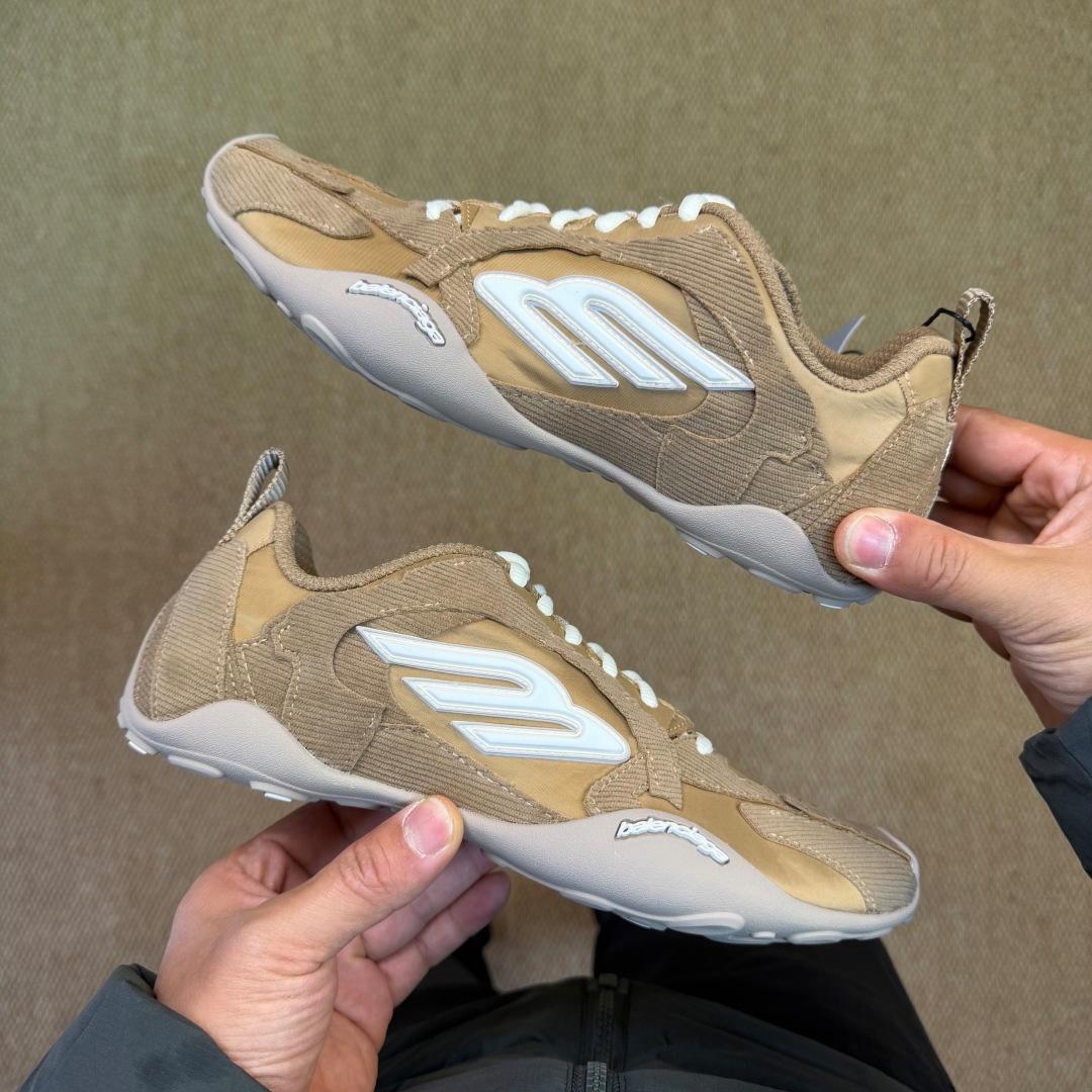 Balenciaga MONDAY ULTRA SNEAKER IN BEIGE/WHITE - DesignerGu