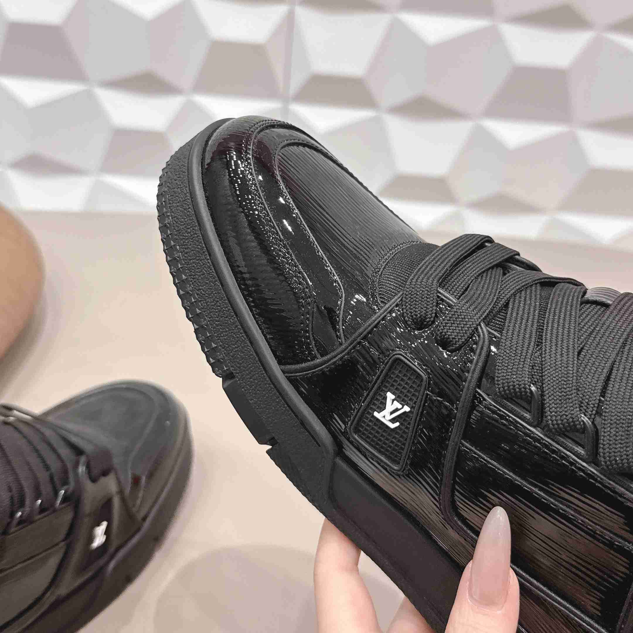 Louis Vuitton Trainer Sneaker 1AJ027 - DesignerGu