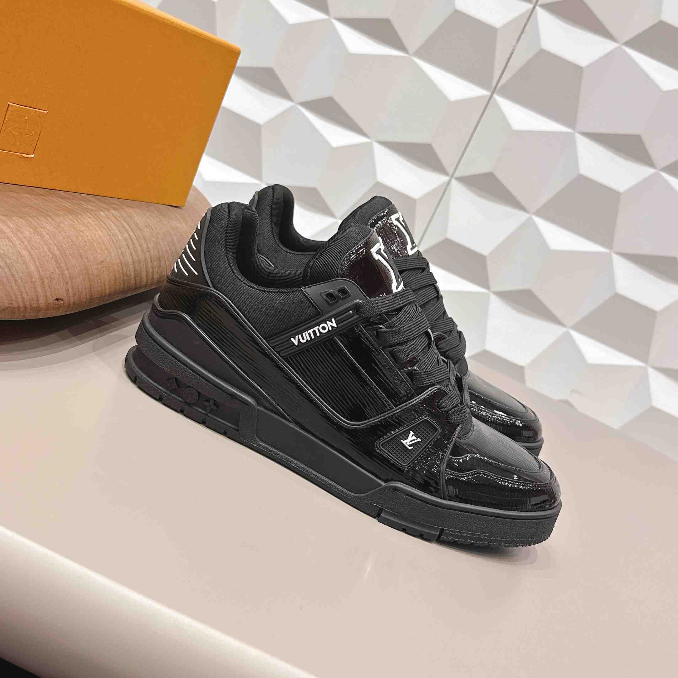 Louis Vuitton Trainer Sneaker 1AJ027 - DesignerGu