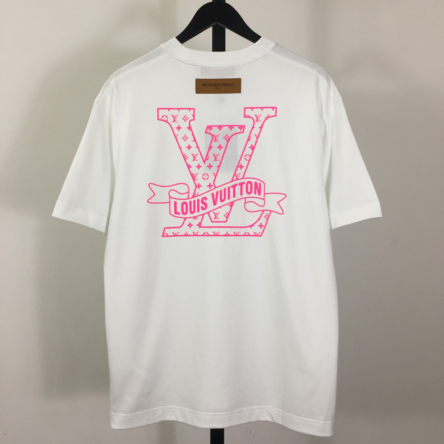 Louis Vuitton Cotton T-shirt Featuring Pink LV Logo Graphic On The Chest - DesignerGu