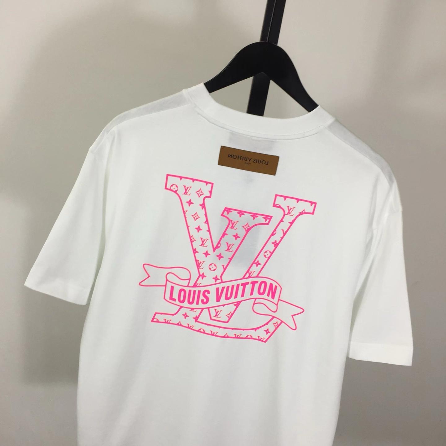 Louis Vuitton Cotton T-shirt Featuring Pink LV Logo Graphic On The Chest - DesignerGu